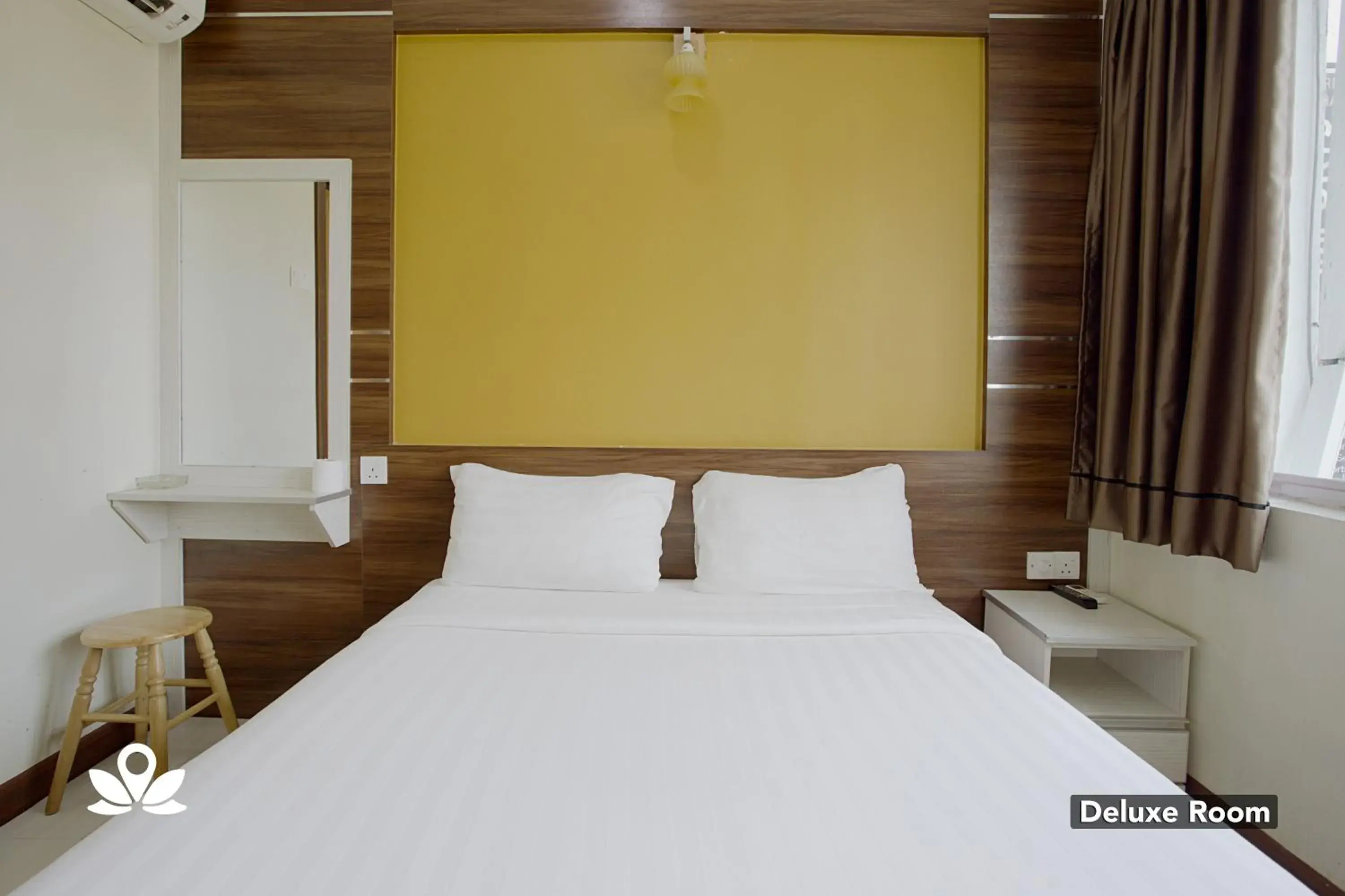 Bedroom, Bed in Golden Night Hotel