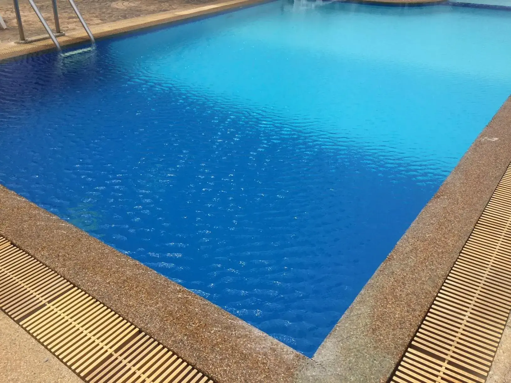 Swimming Pool in Laithong Hotel