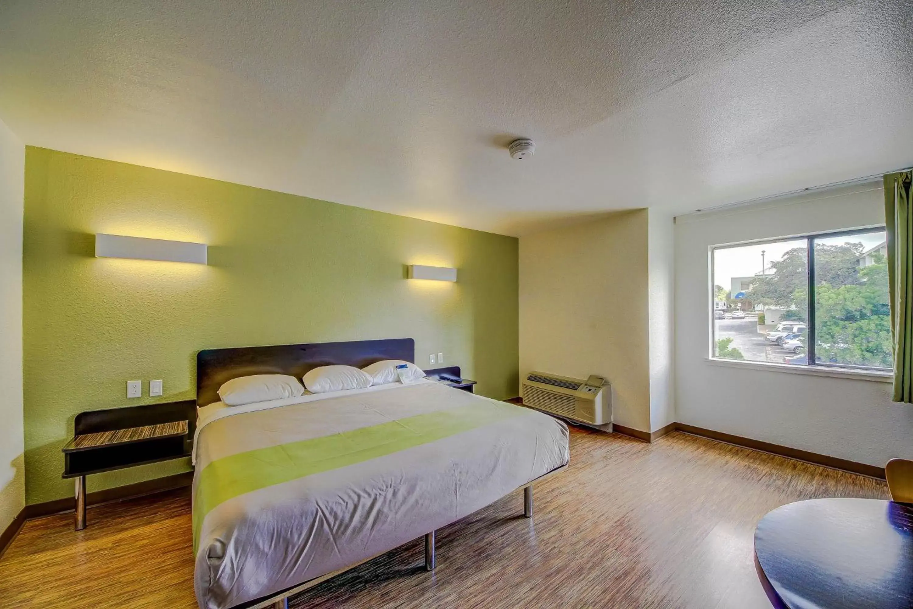 Bedroom, Bed in Motel 6-San Antonio, TX - Medical Center South