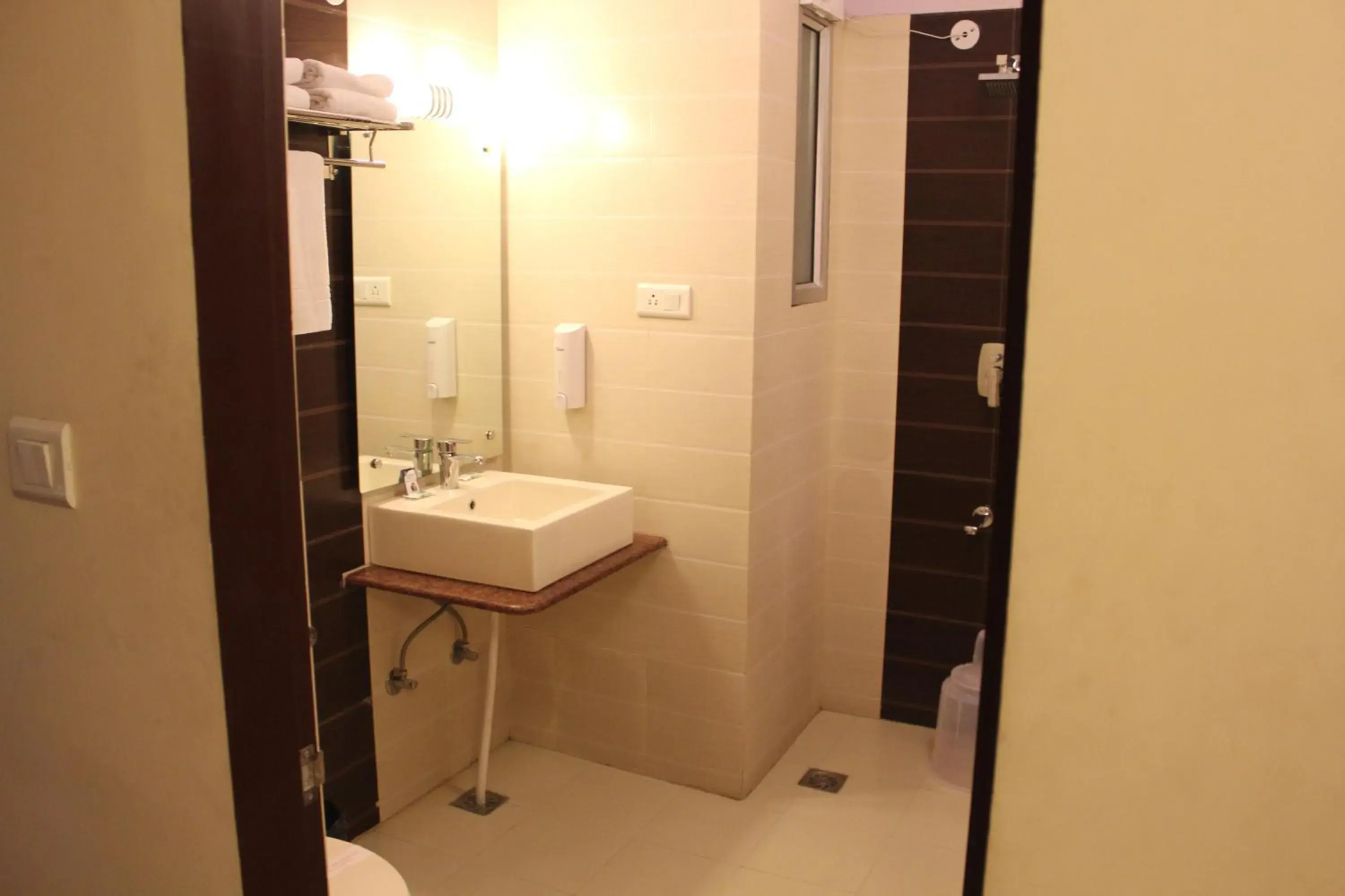 Bathroom in Hotel Savi Regency