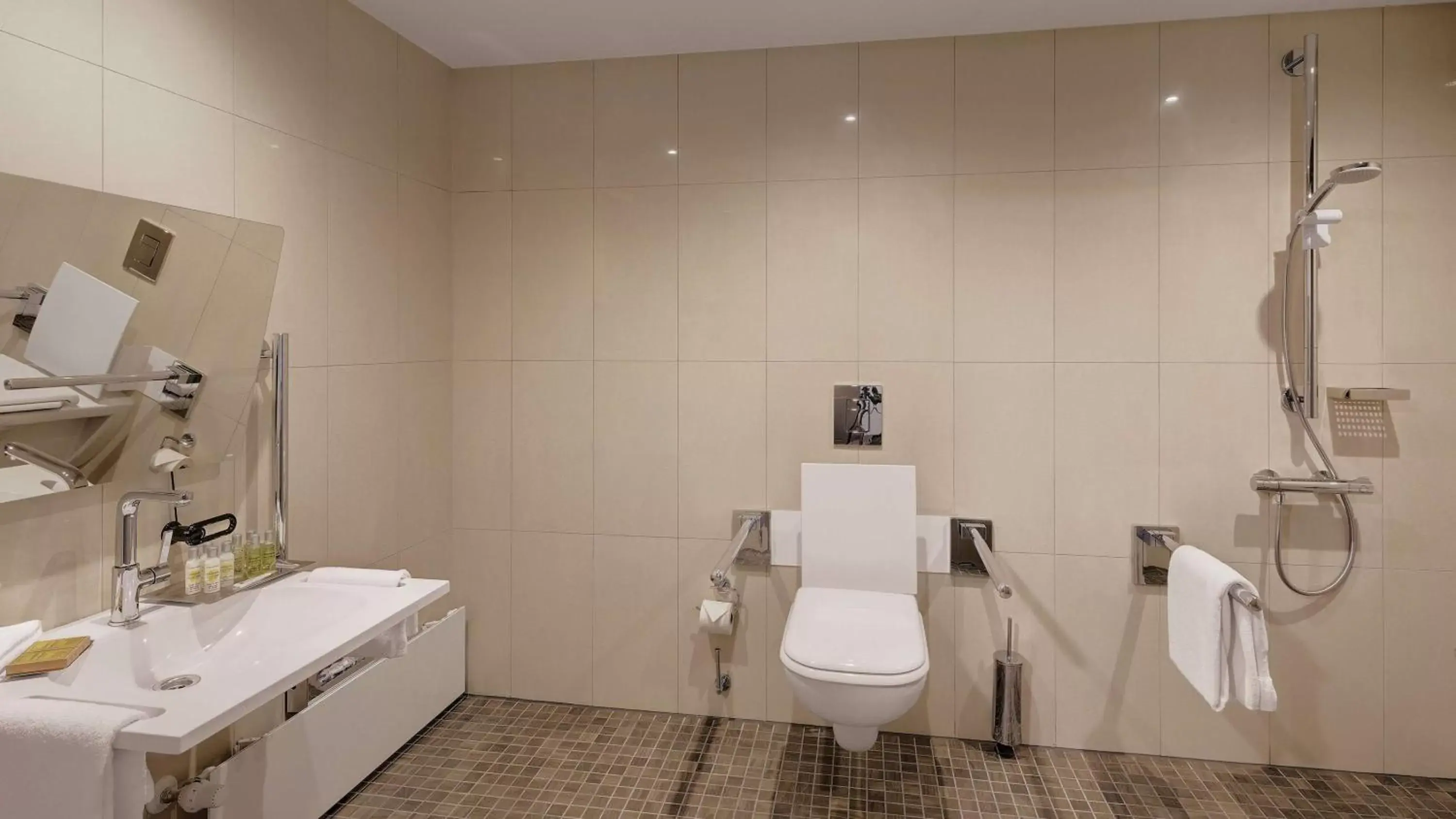 Bathroom in Hilton Munich City