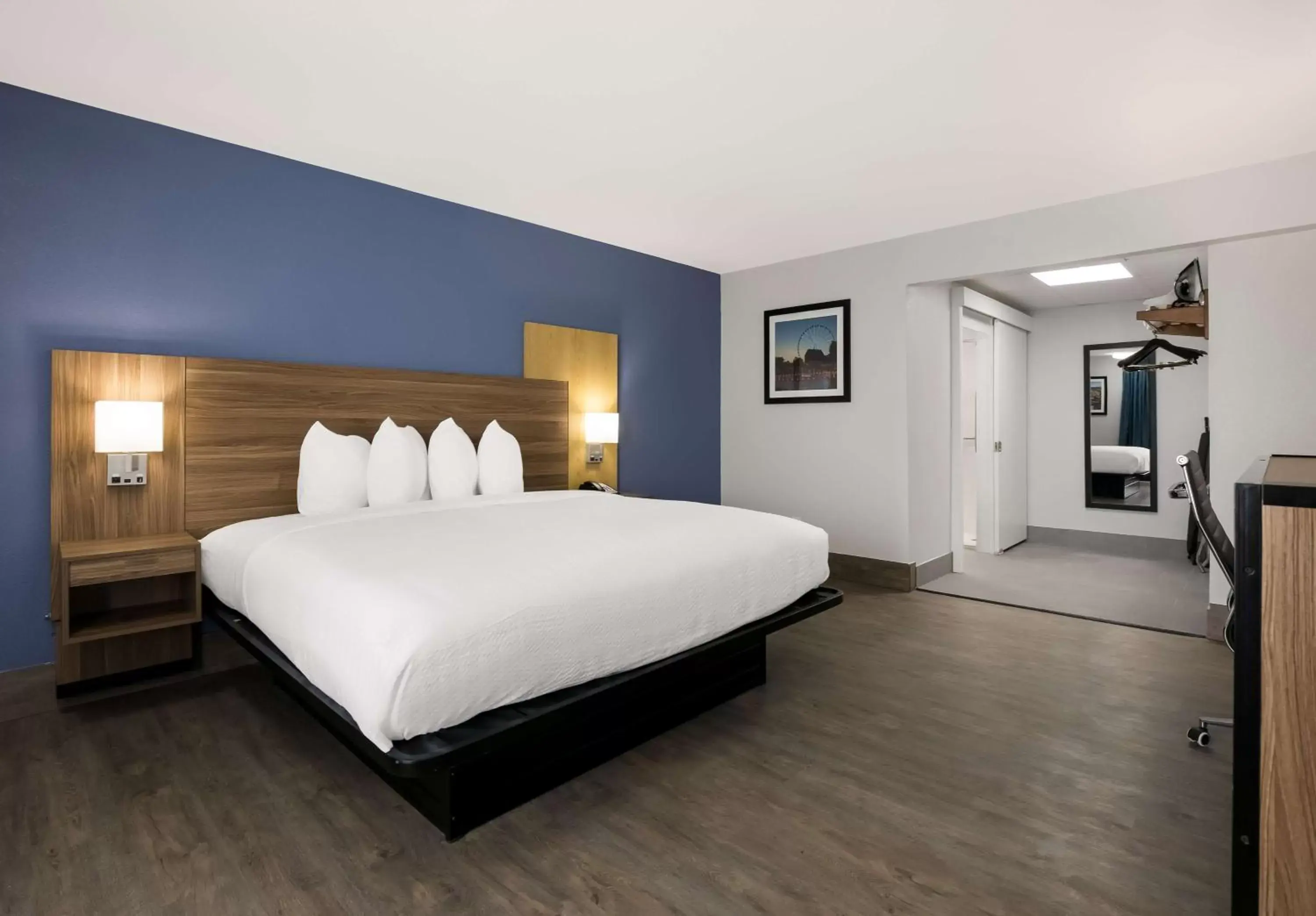 Bedroom, Bed in SureStay Plus by Best Western Pigeon Forge Bedroom, Bed in SureStay Plus by Best Western Pigeon Forge