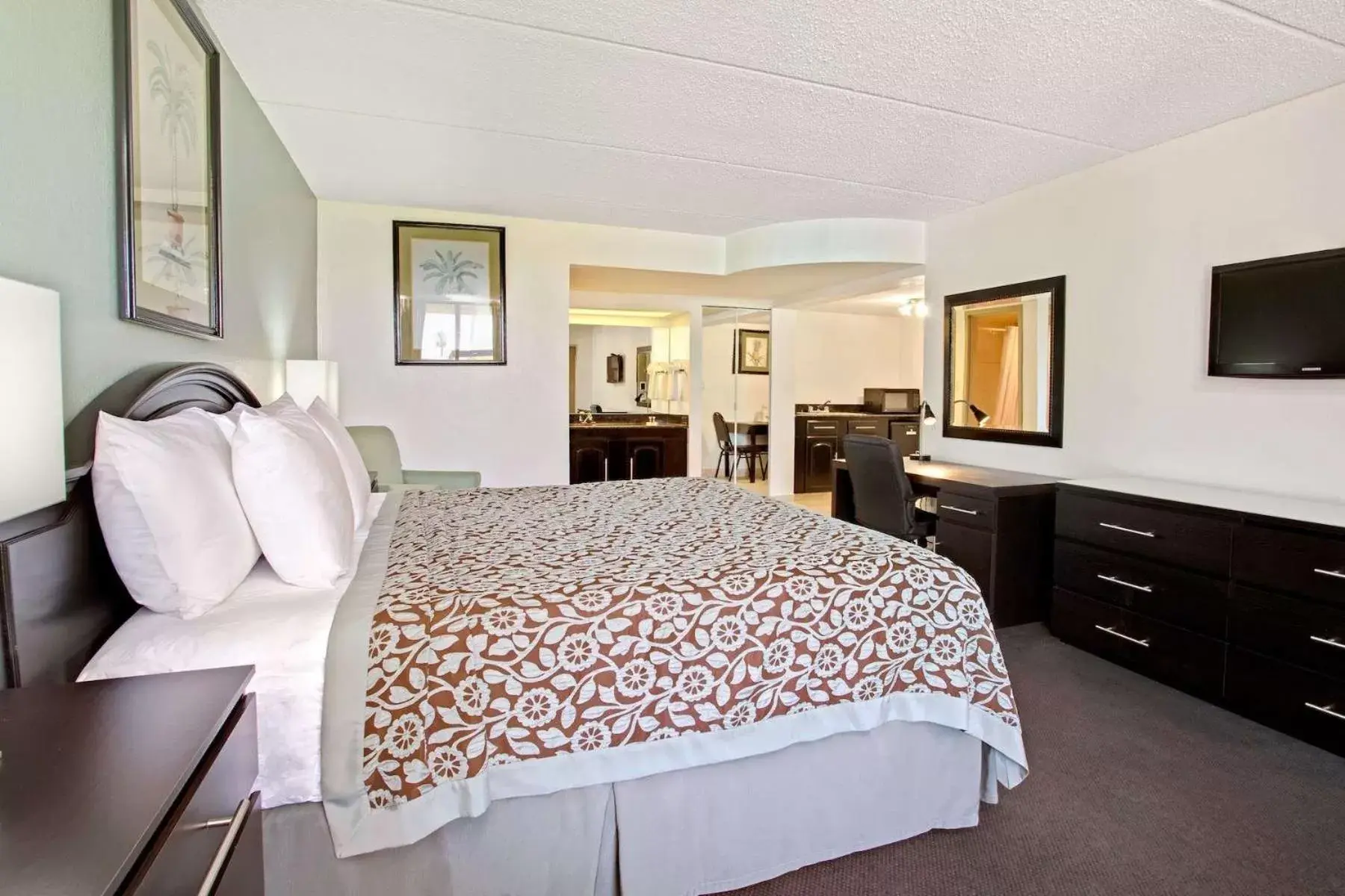 Photo of the whole room, Bed in Days Inn by Wyndham Orlando Airport Florida Mall