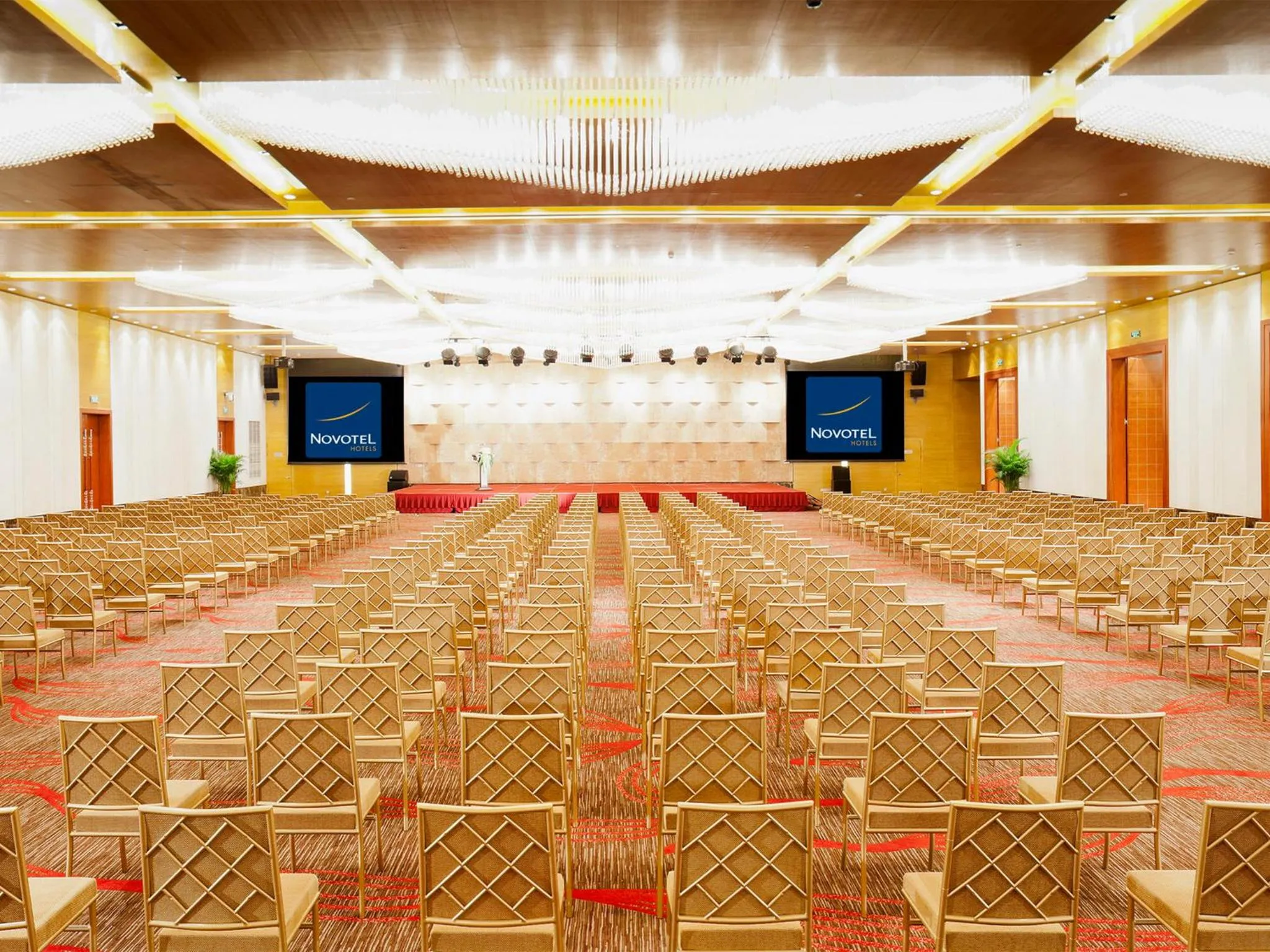 Business facilities in Novotel Nanjing East Suning