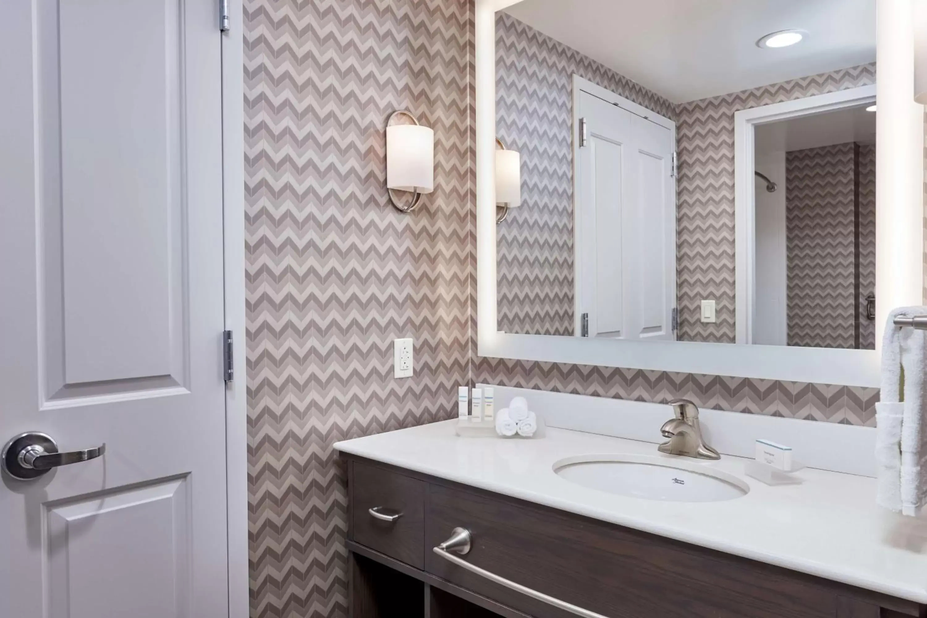 Bathroom in Homewood Suites By Hilton Teaneck Glenpointe