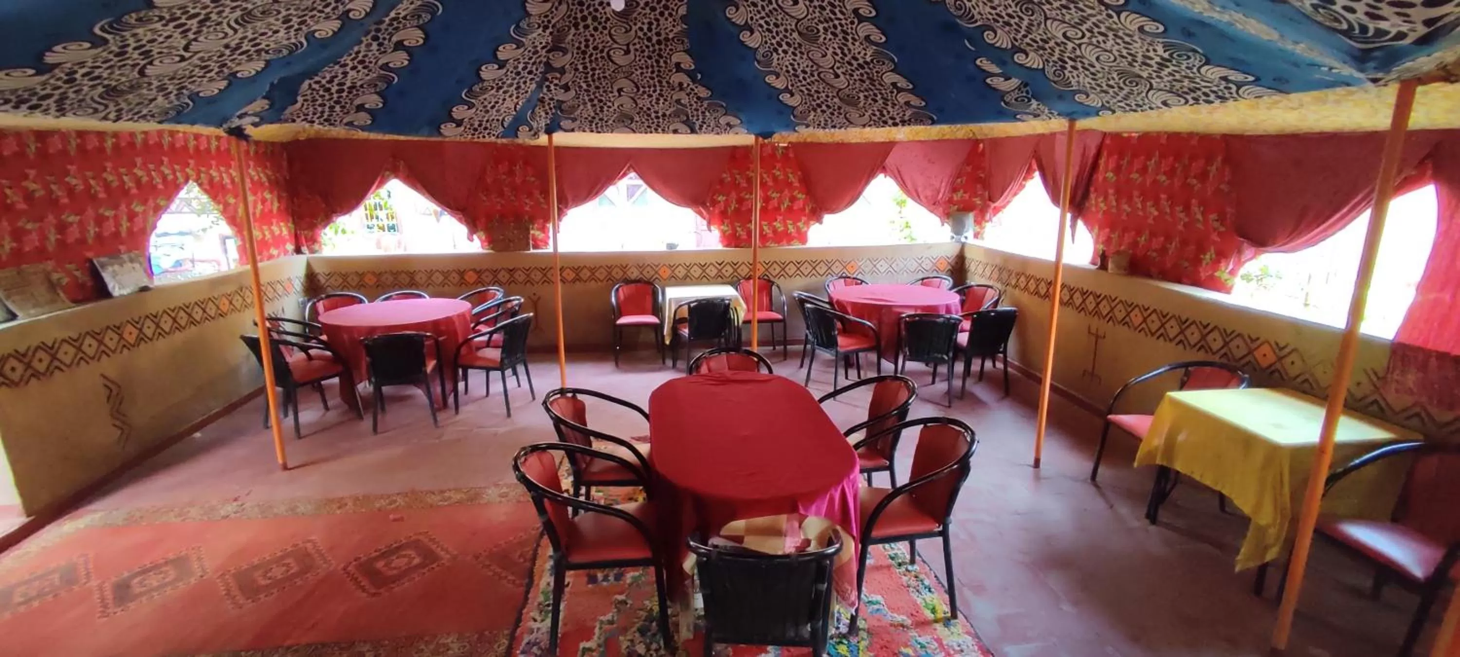 Restaurant/places to eat in Prends Ton Temps