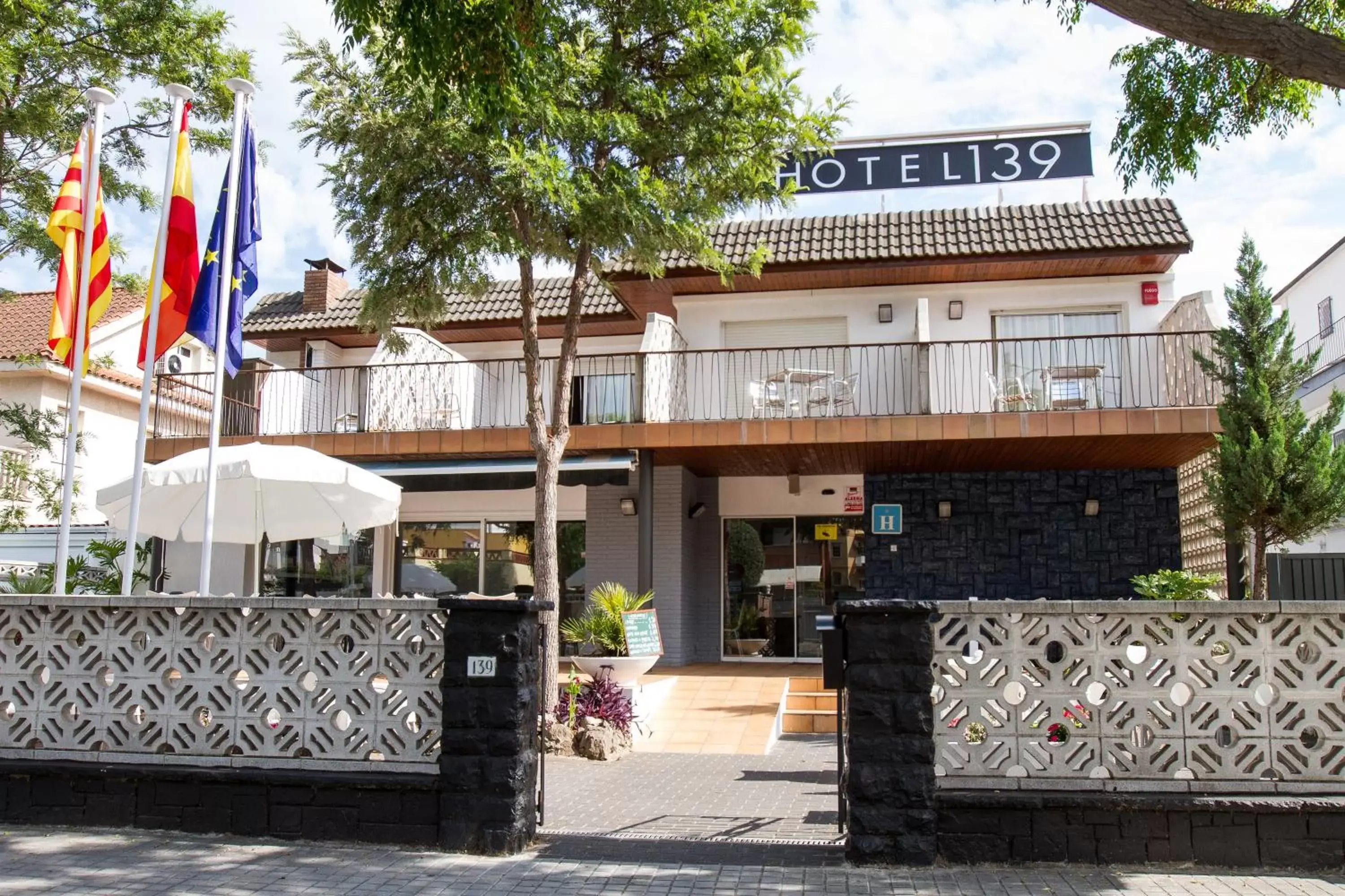 Facade/entrance, Property Building in Hotel 139