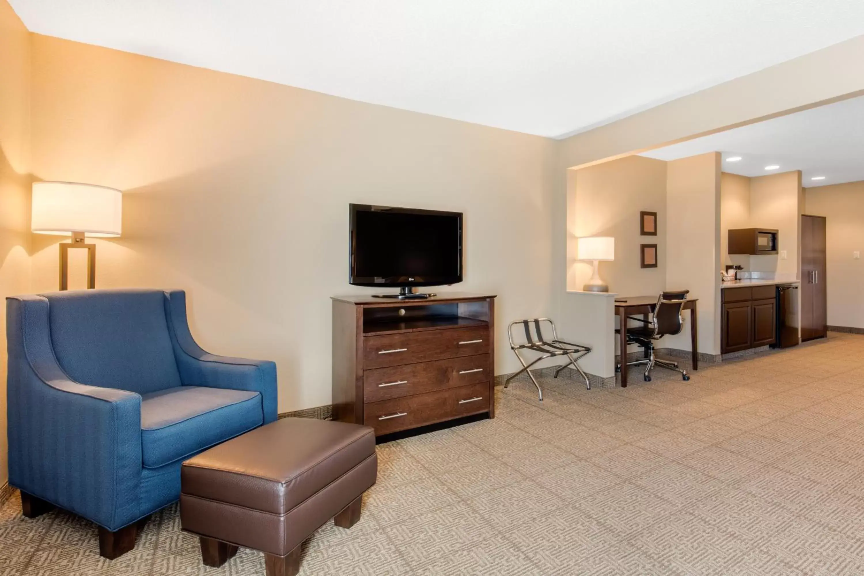 Seating Area in Comfort Inn & Suites Bryant - Benton