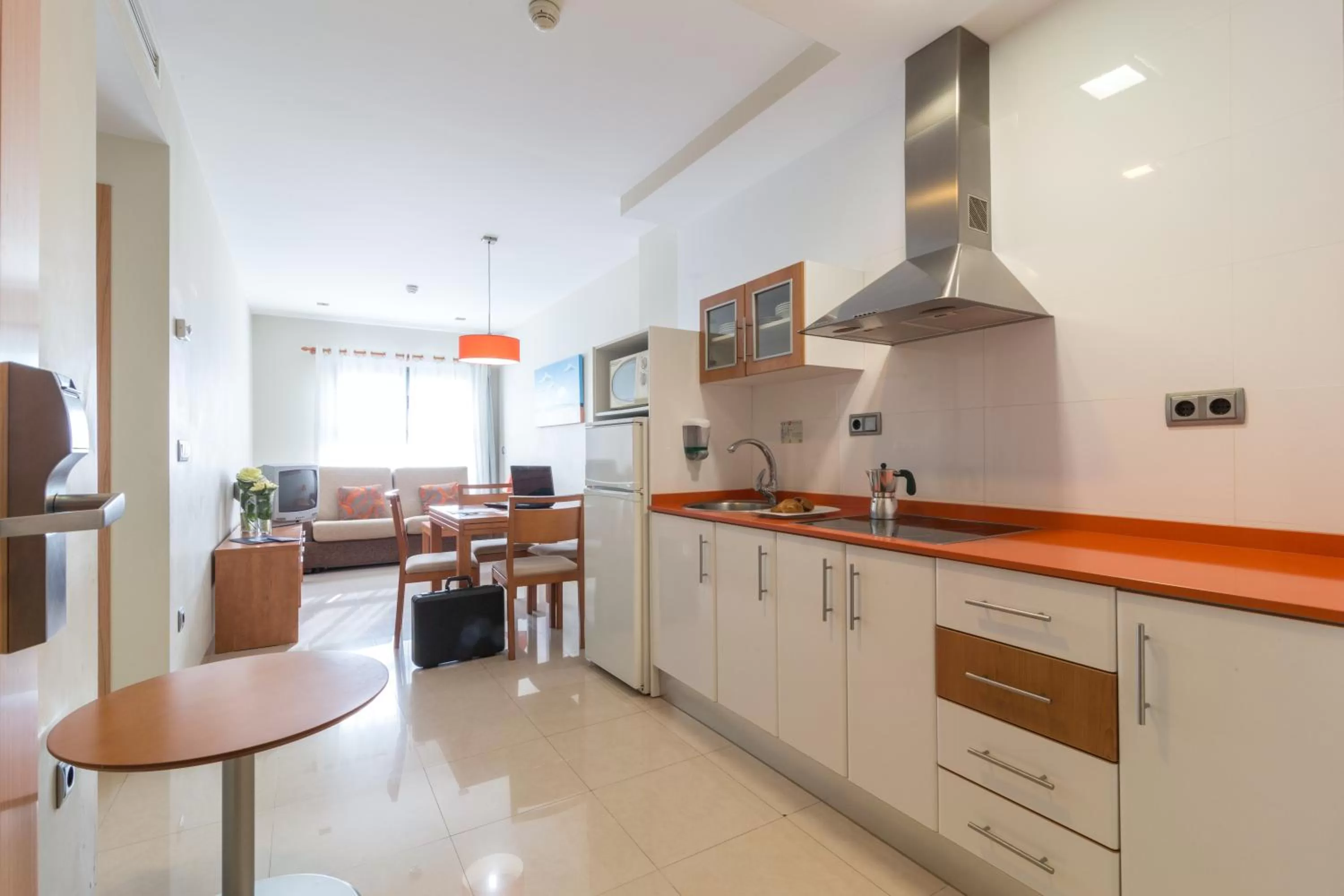 Kitchen or kitchenette in Aparthotel Bahía