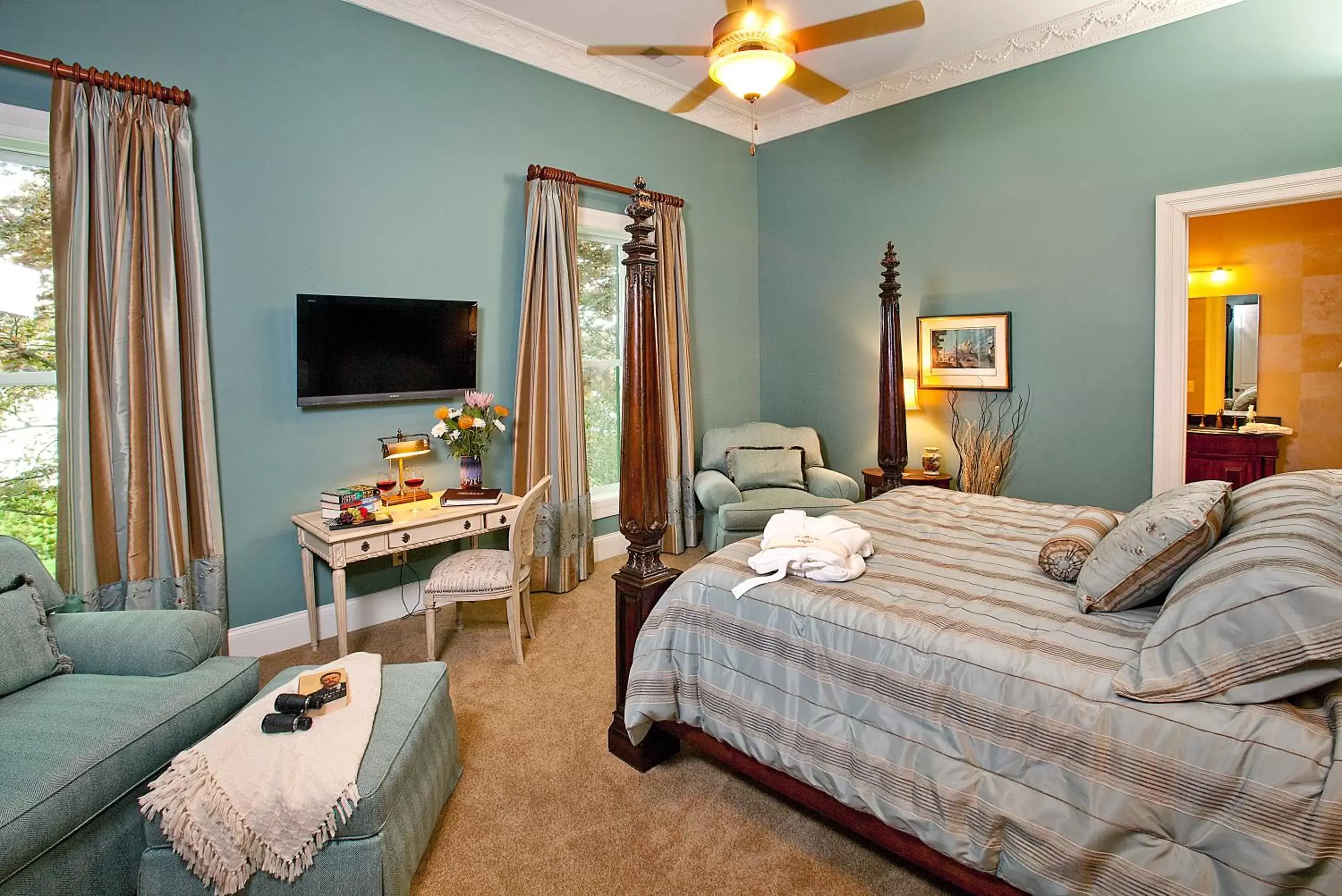 Photo of the whole room in Riverside Inn Bed and Breakfast