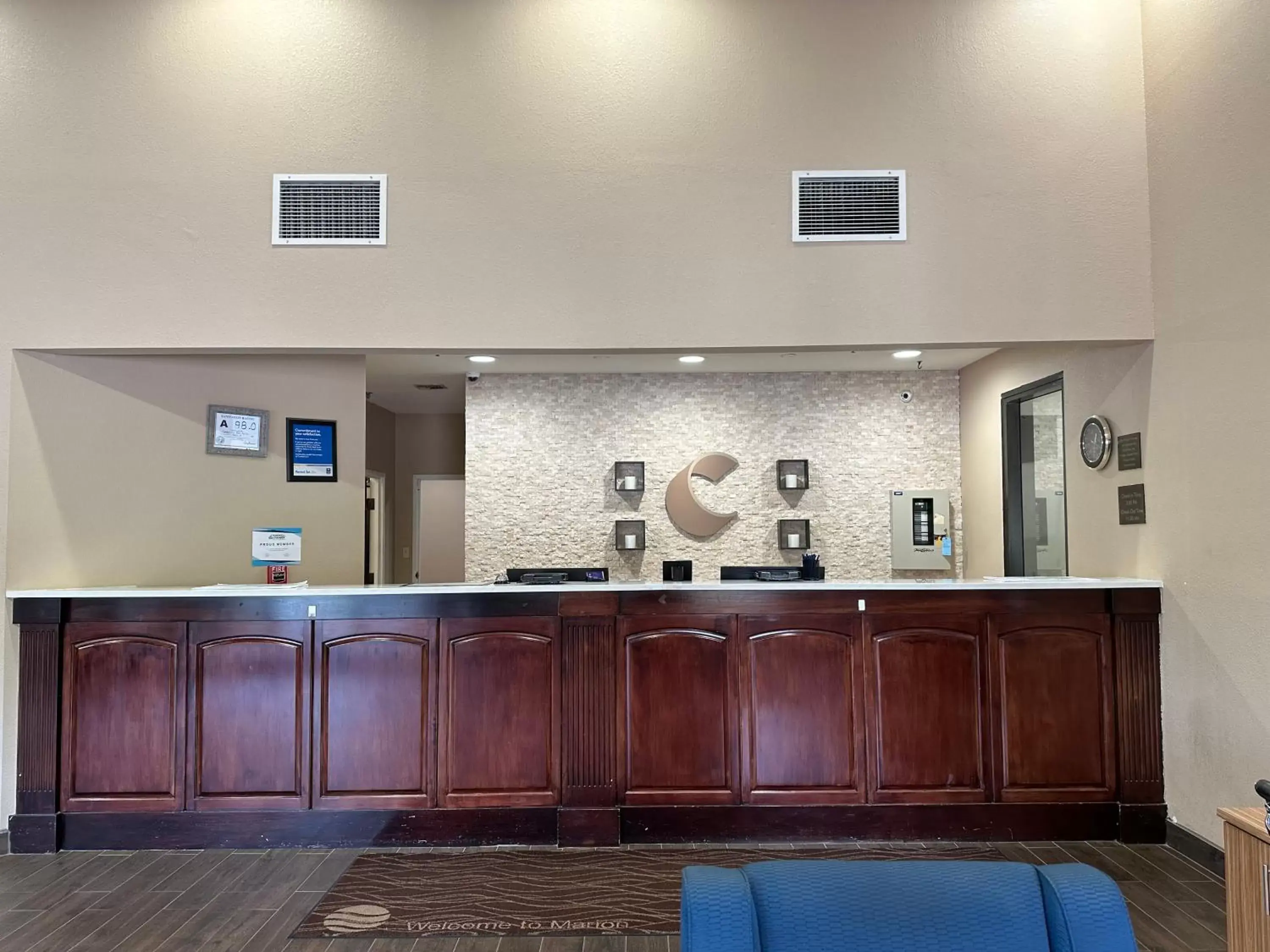 Lobby or reception, Kitchen/Kitchenette in Comfort Inn Marion near Downtown & Blue Ridge PKWY