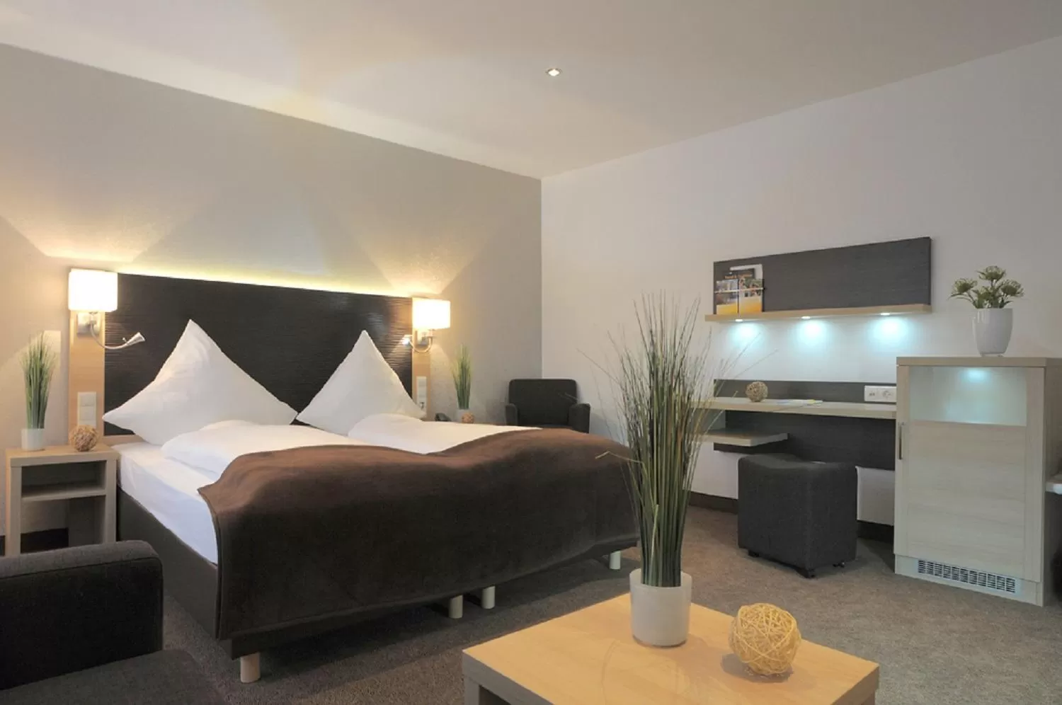 Photo of the whole room, Bed in Ringhotel Loew's Merkur