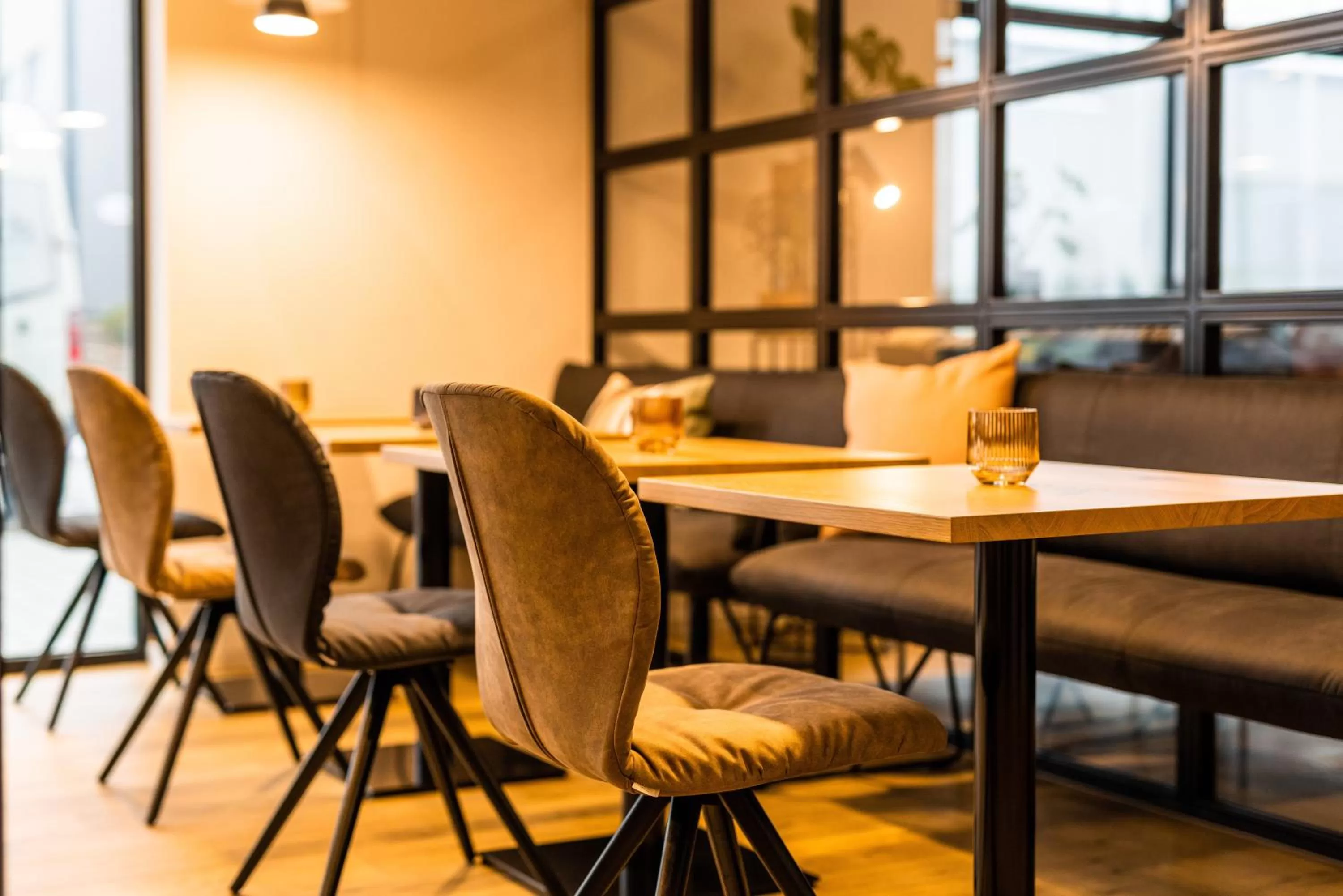 Restaurant/places to eat in Point 7 Hotel