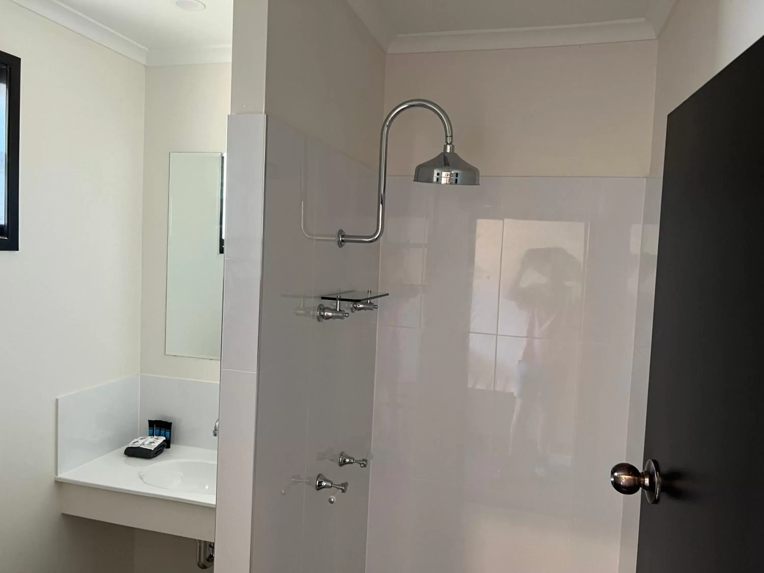 Bathroom in Albert Park Motor Inn-KING BED IN EVERY ROOM-RENOVATED 2022