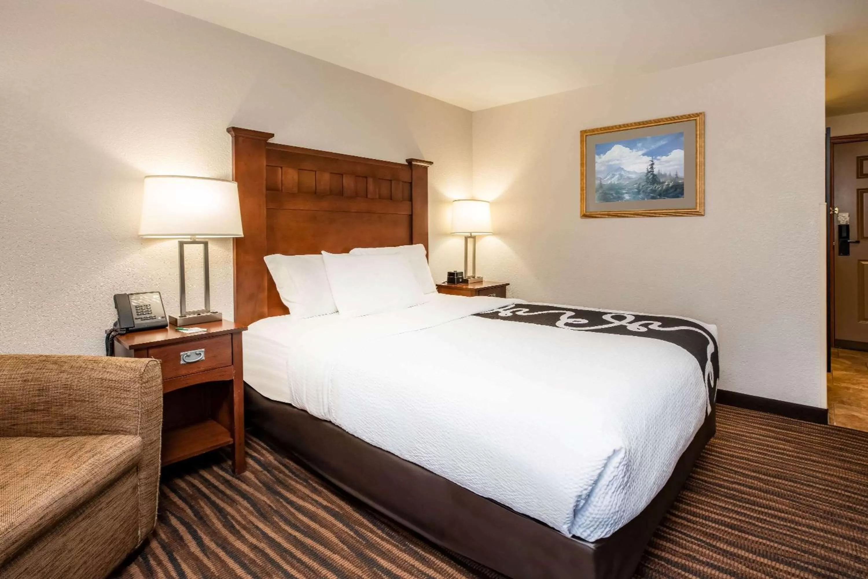 Photo of the whole room, Bed in La Quinta Inn by Wyndham Bend