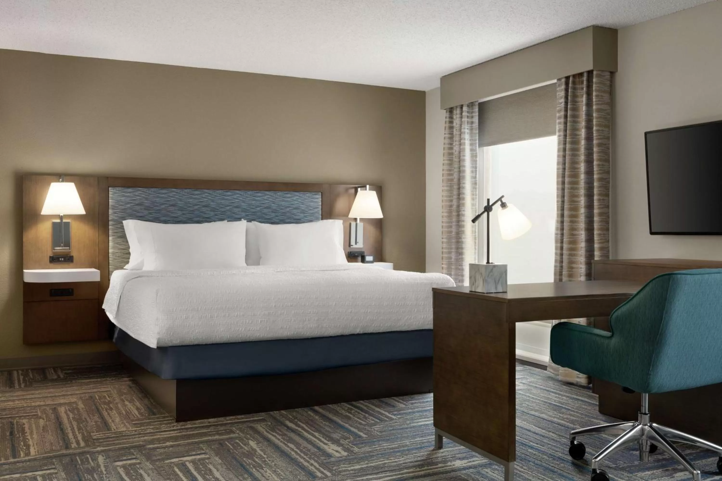 Bedroom, Bed in Hampton Inn & Suites Fruitland