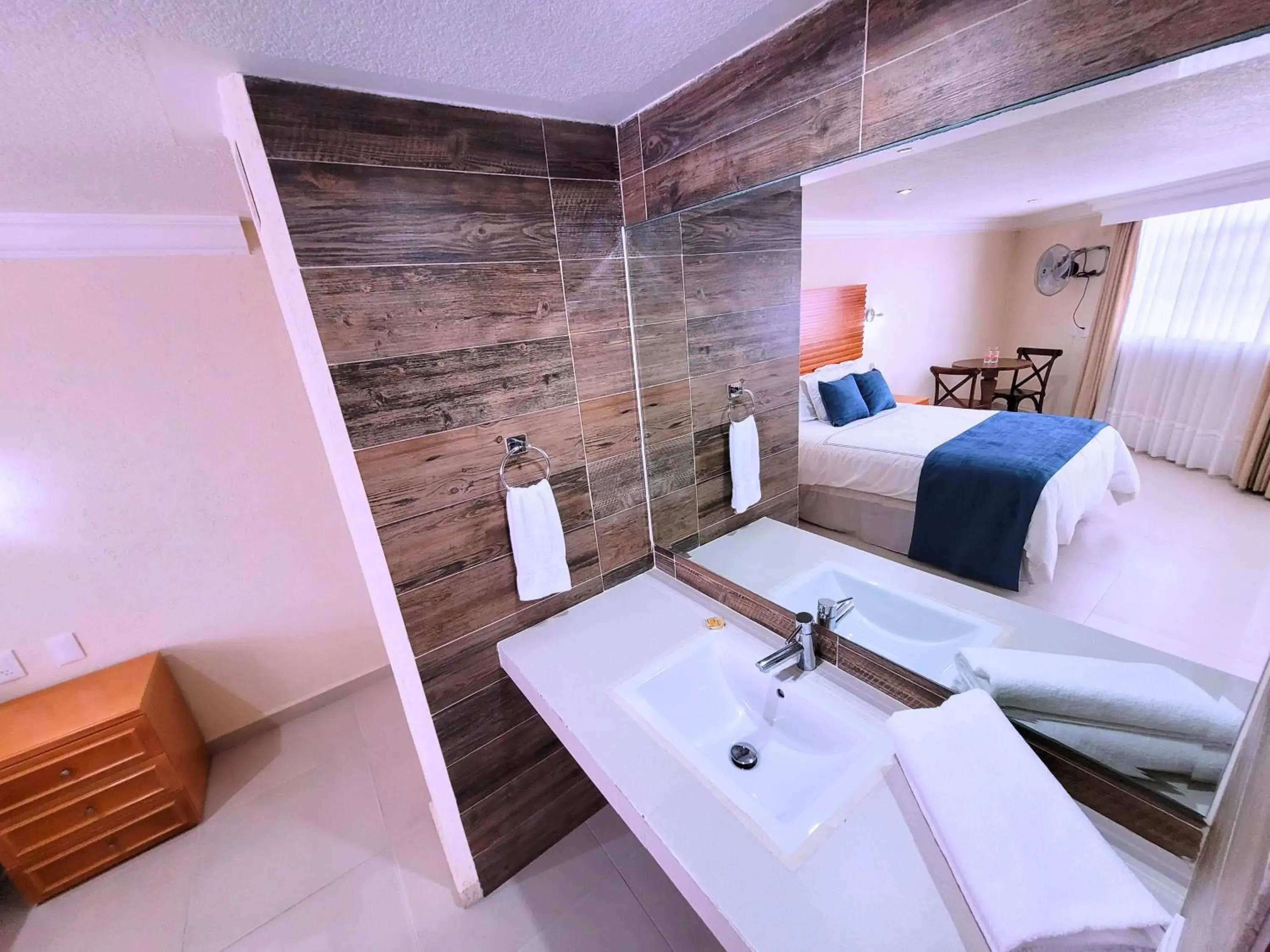 Bed, Bathroom in Hotel Tierras Blancas