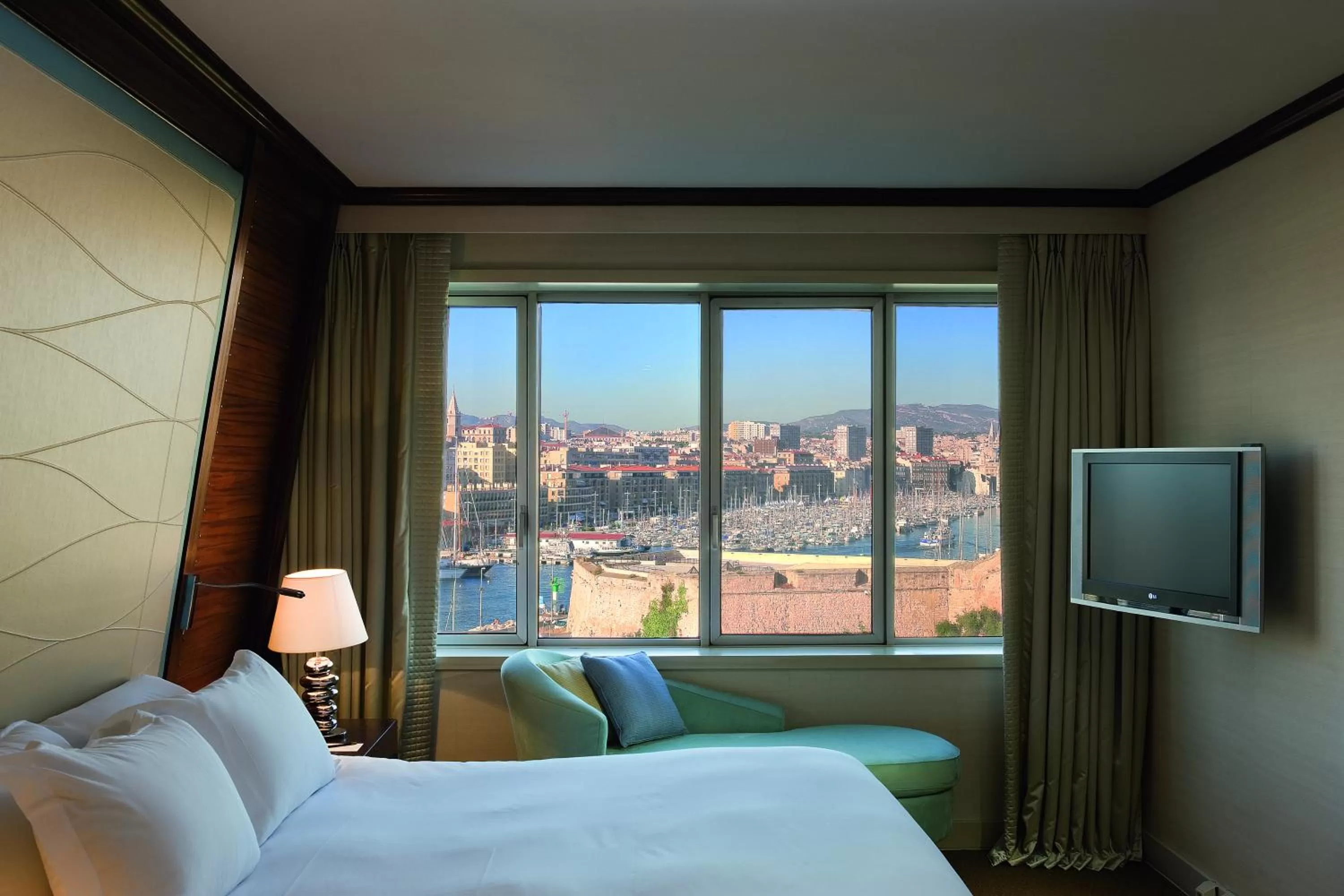 City view, Bed in Sofitel Marseille Vieux-Port