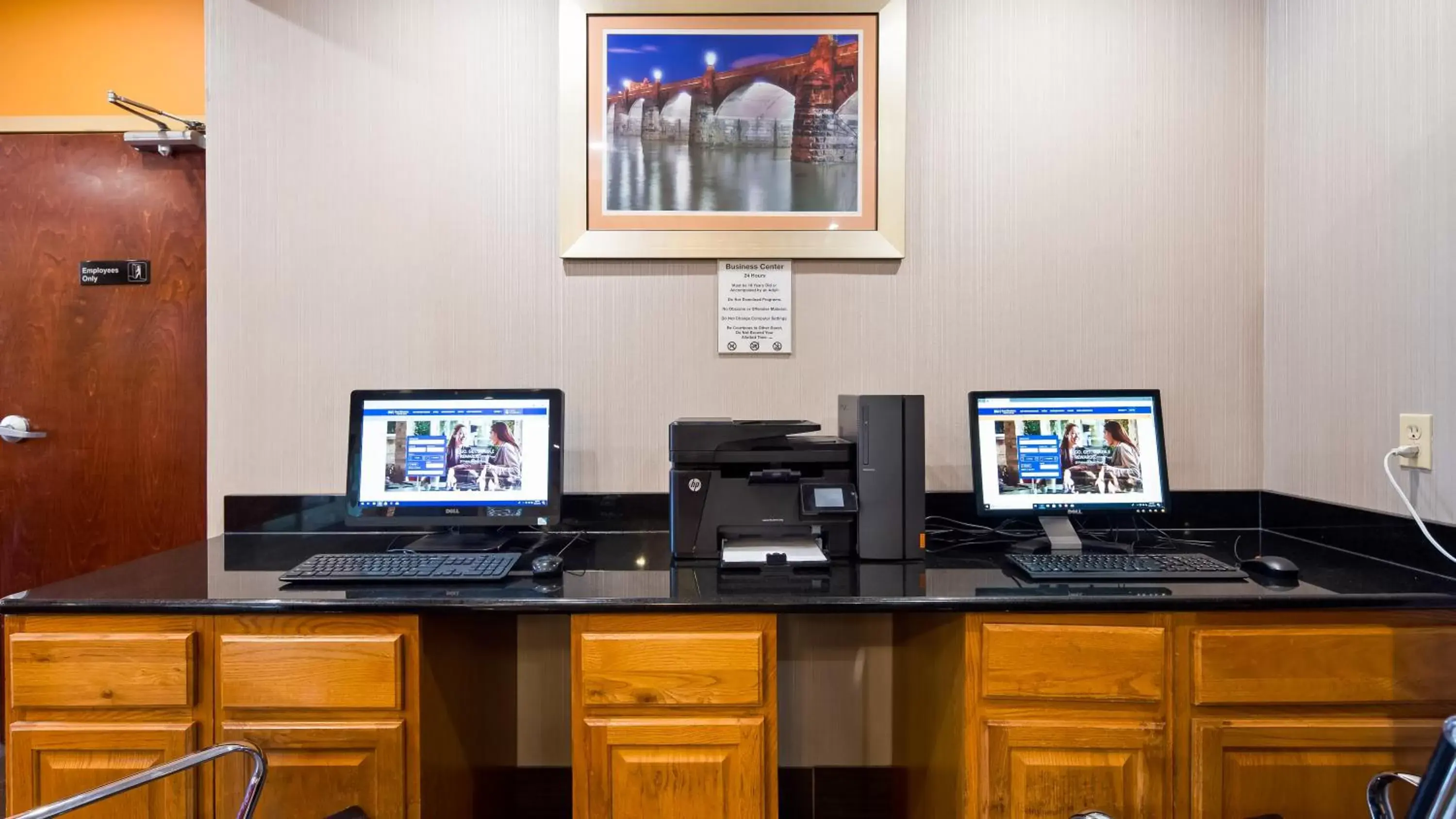 TV/Entertainment Center in Best Western Harrisburg Hershey