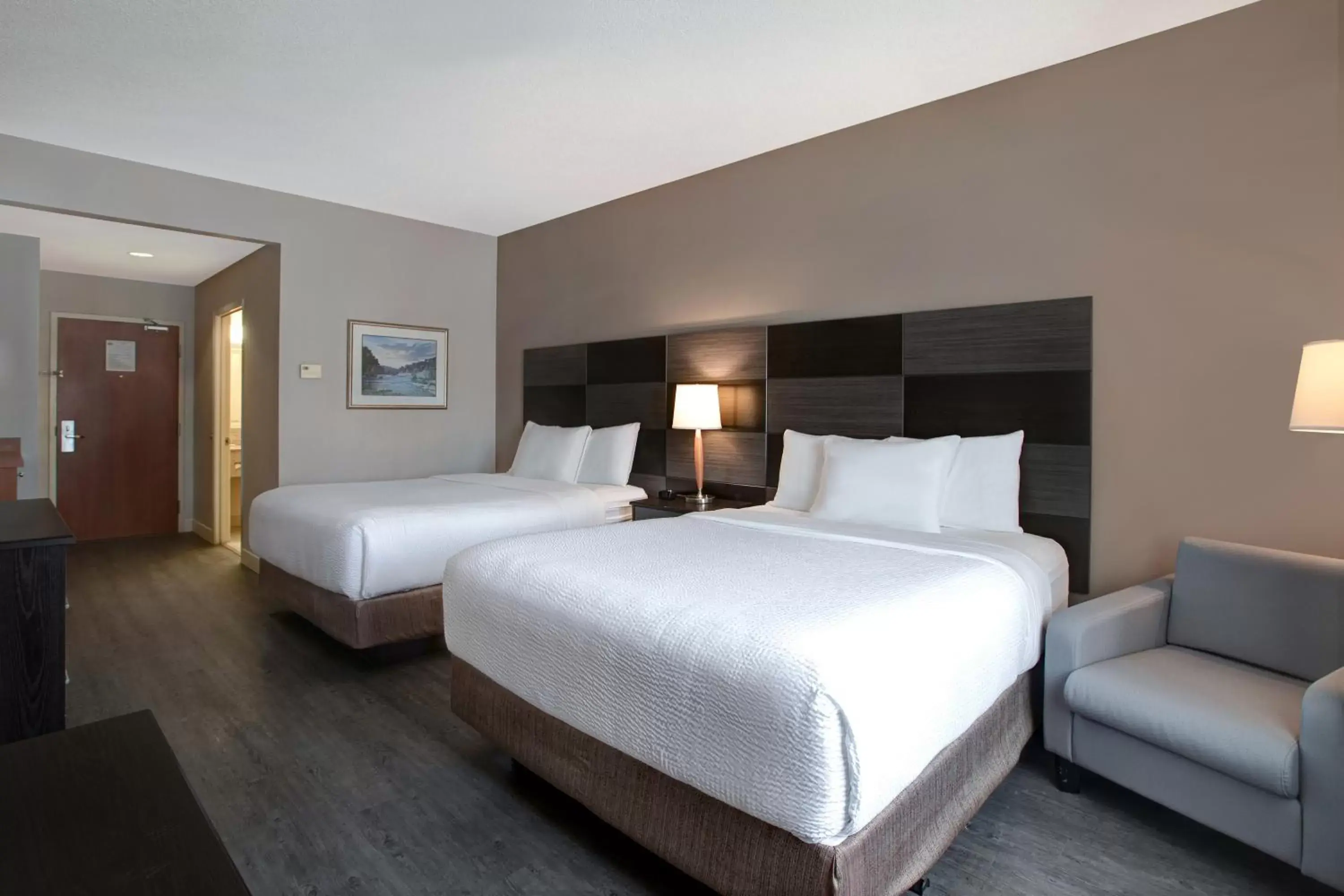 Bedroom, Bed in Days Inn & Suites by Wyndham Collingwood