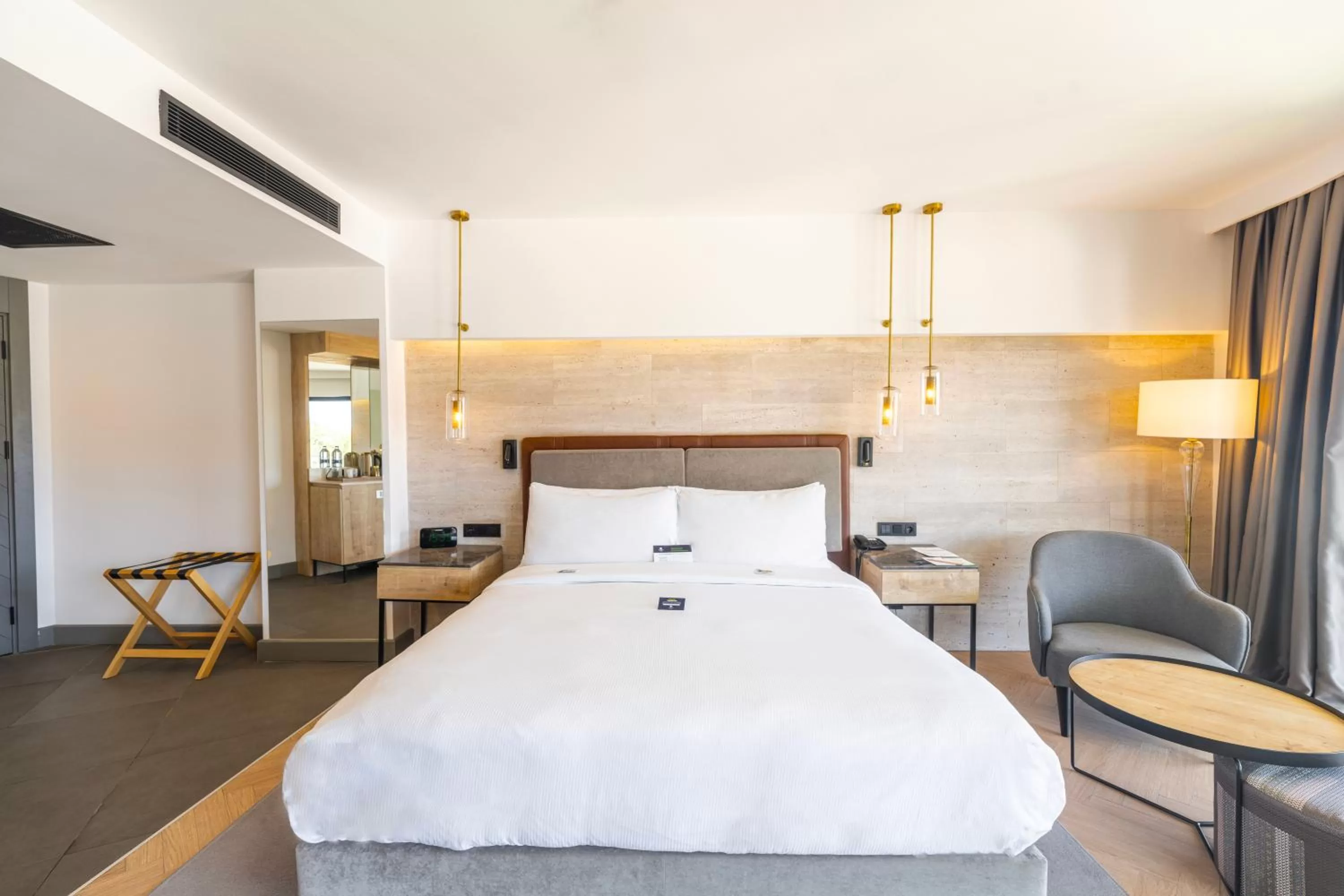 Bedroom, Bed in DoubleTree by Hilton Antalya-Kemer All-Inclusive Resort