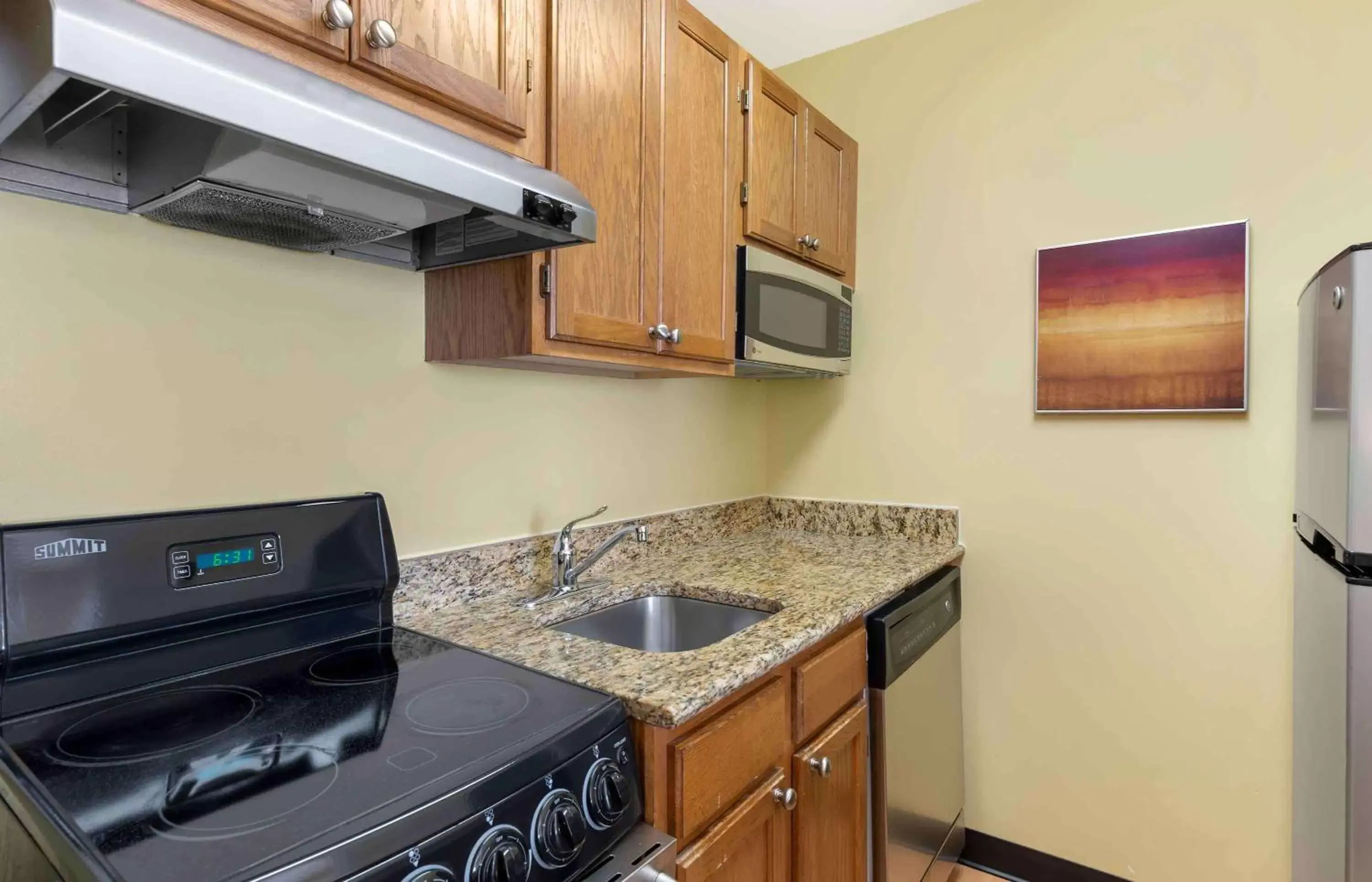 Bedroom, Kitchen/Kitchenette in Extended Stay America Suites - Richmond - Glen Allen - Short Pump