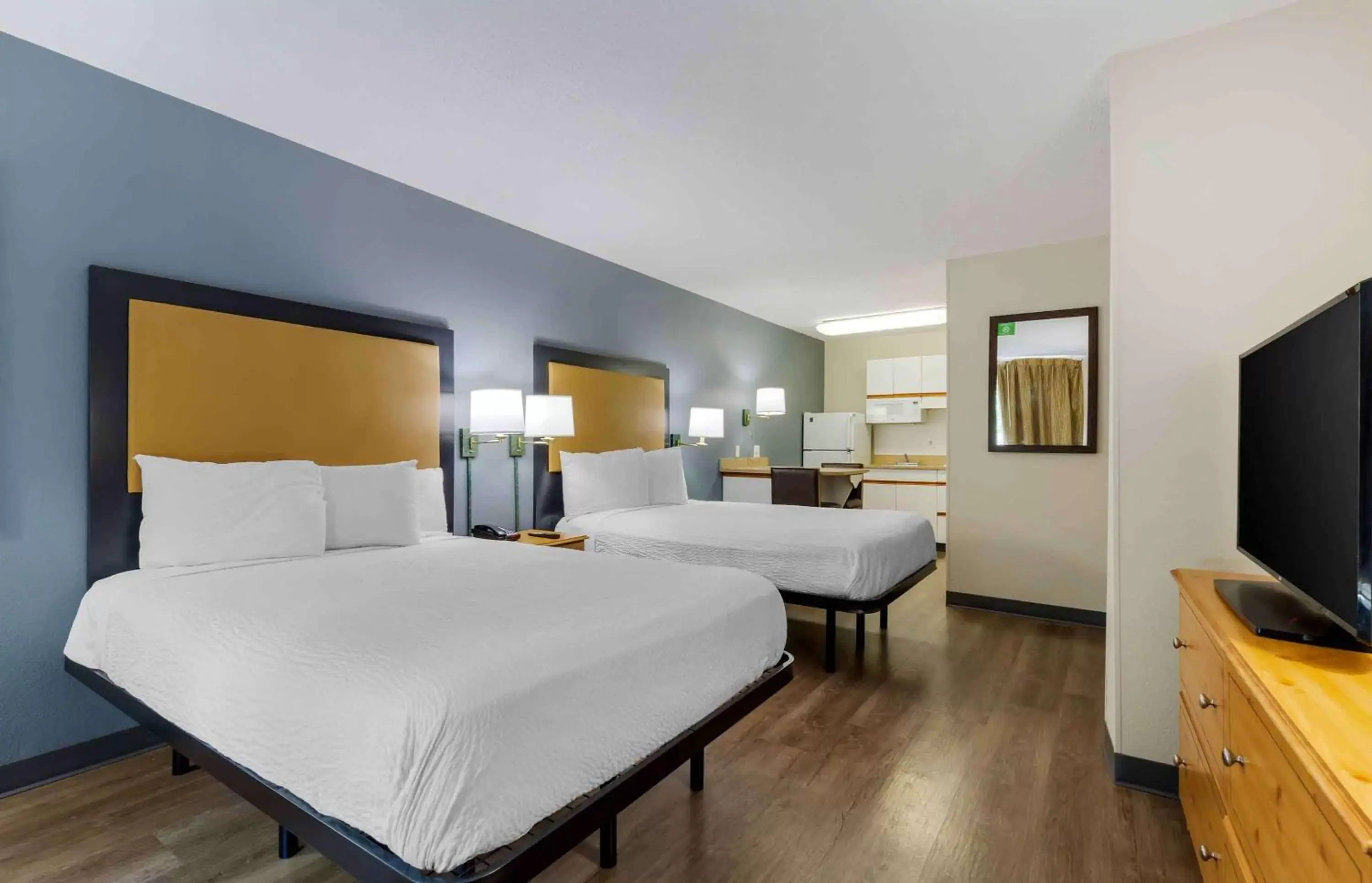 Bedroom, Bed in Extended Stay America Suites - Washington, DC - Fairfax - Fair Oaks