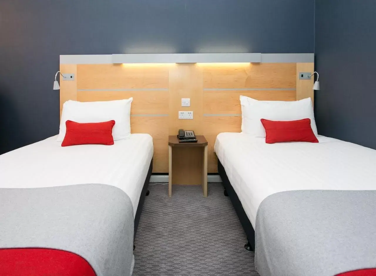 Bed in Holiday Inn Express Antrim by IHG Bed in Holiday Inn Express Antrim by IHG