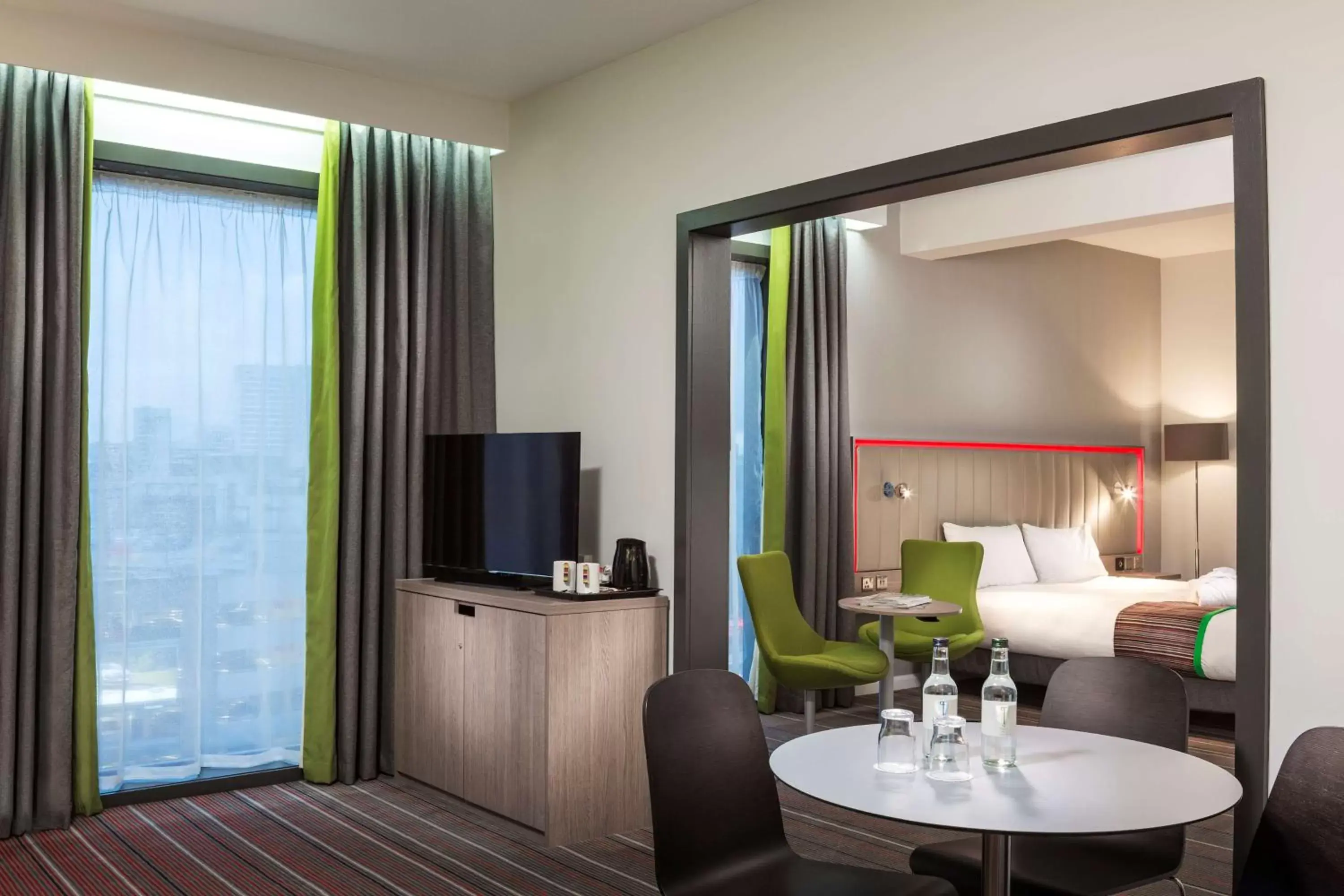 TV and multimedia in Park Inn by Radisson Manchester City Centre