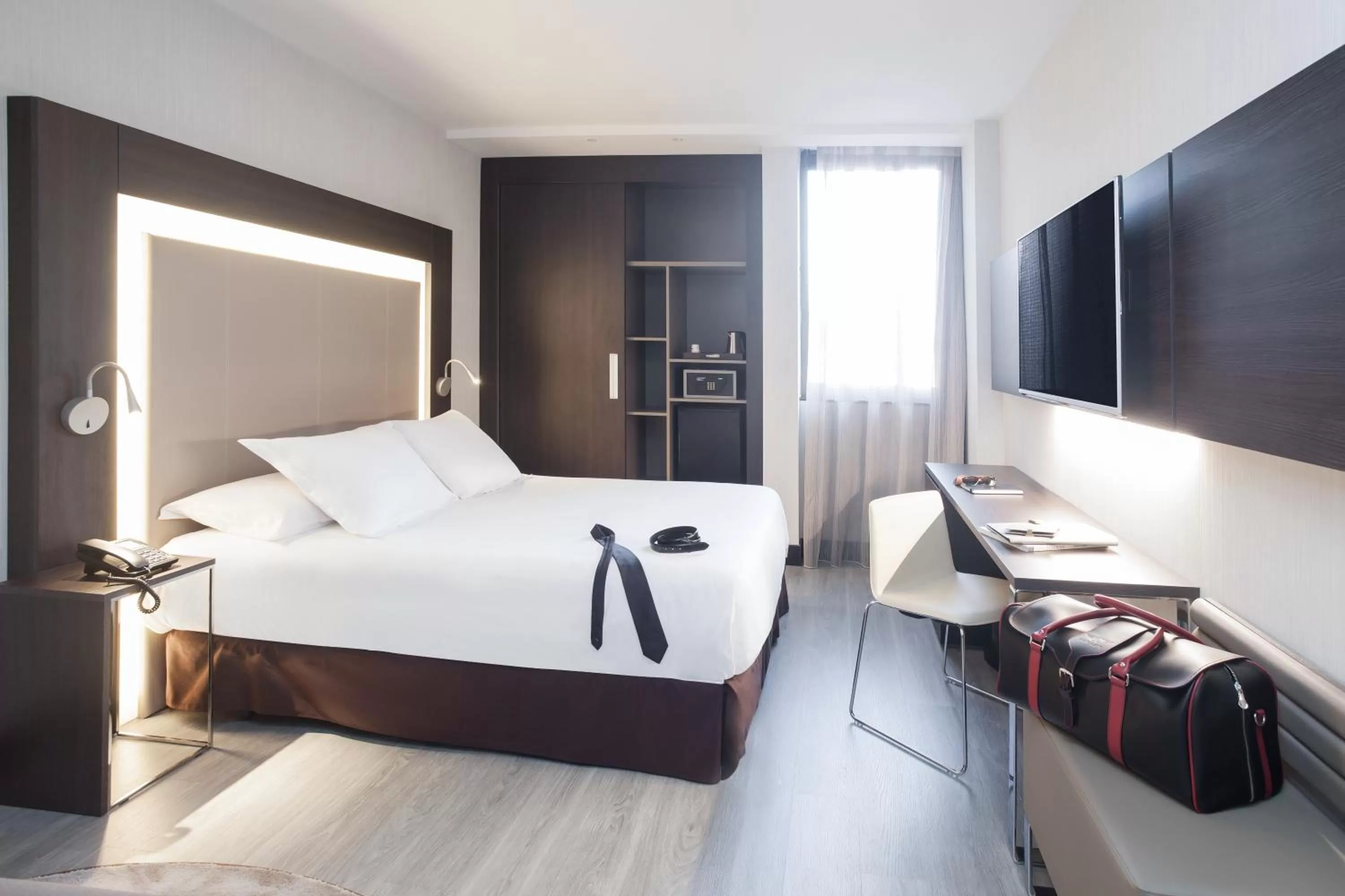 Standard Queen Room with Sofa in Novotel Madrid Center