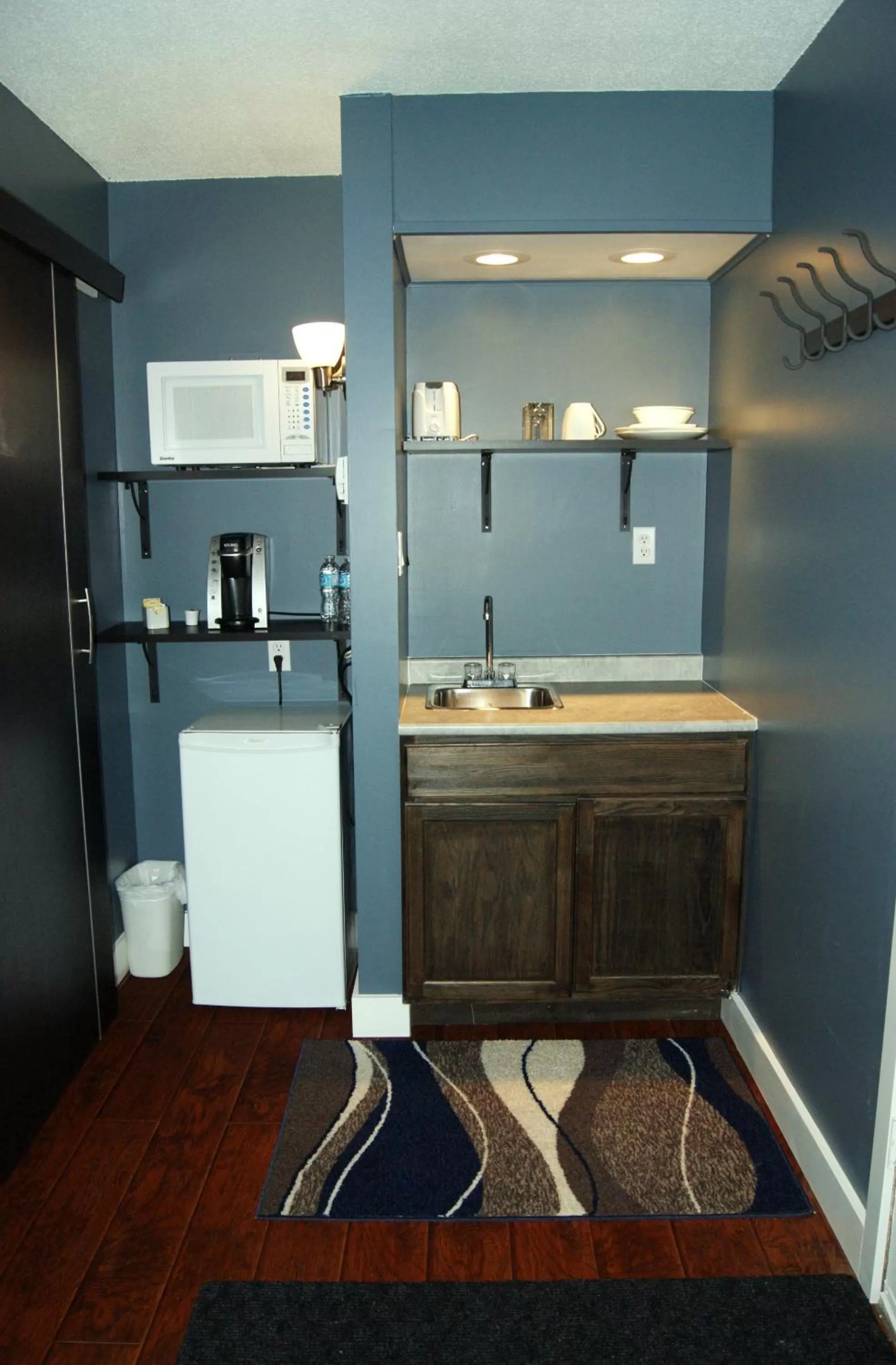 Kitchen or kitchenette, Bathroom in Stardust Inn and Chalets