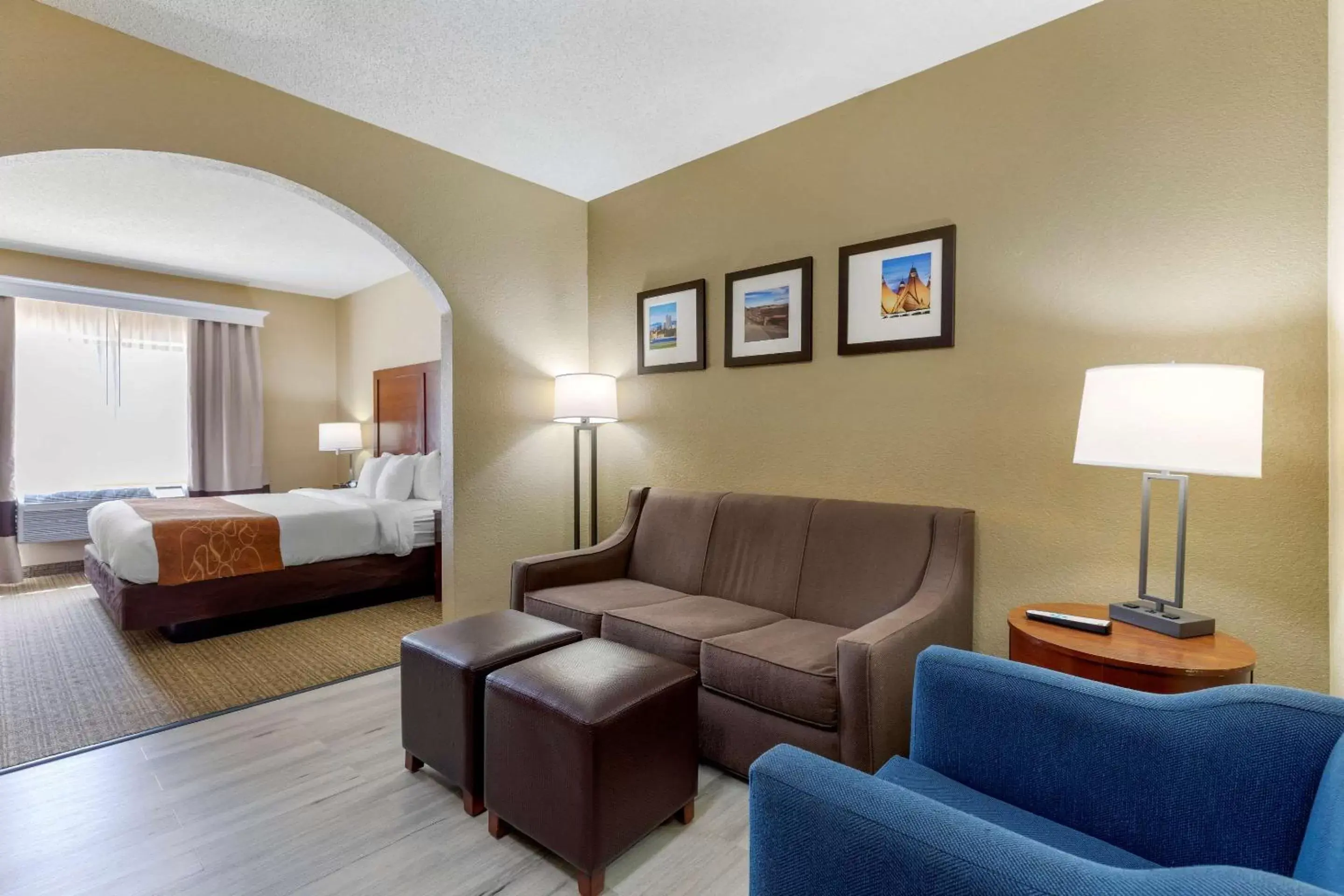 Bedroom, Seating Area in Comfort Suites Lakewood - Denver