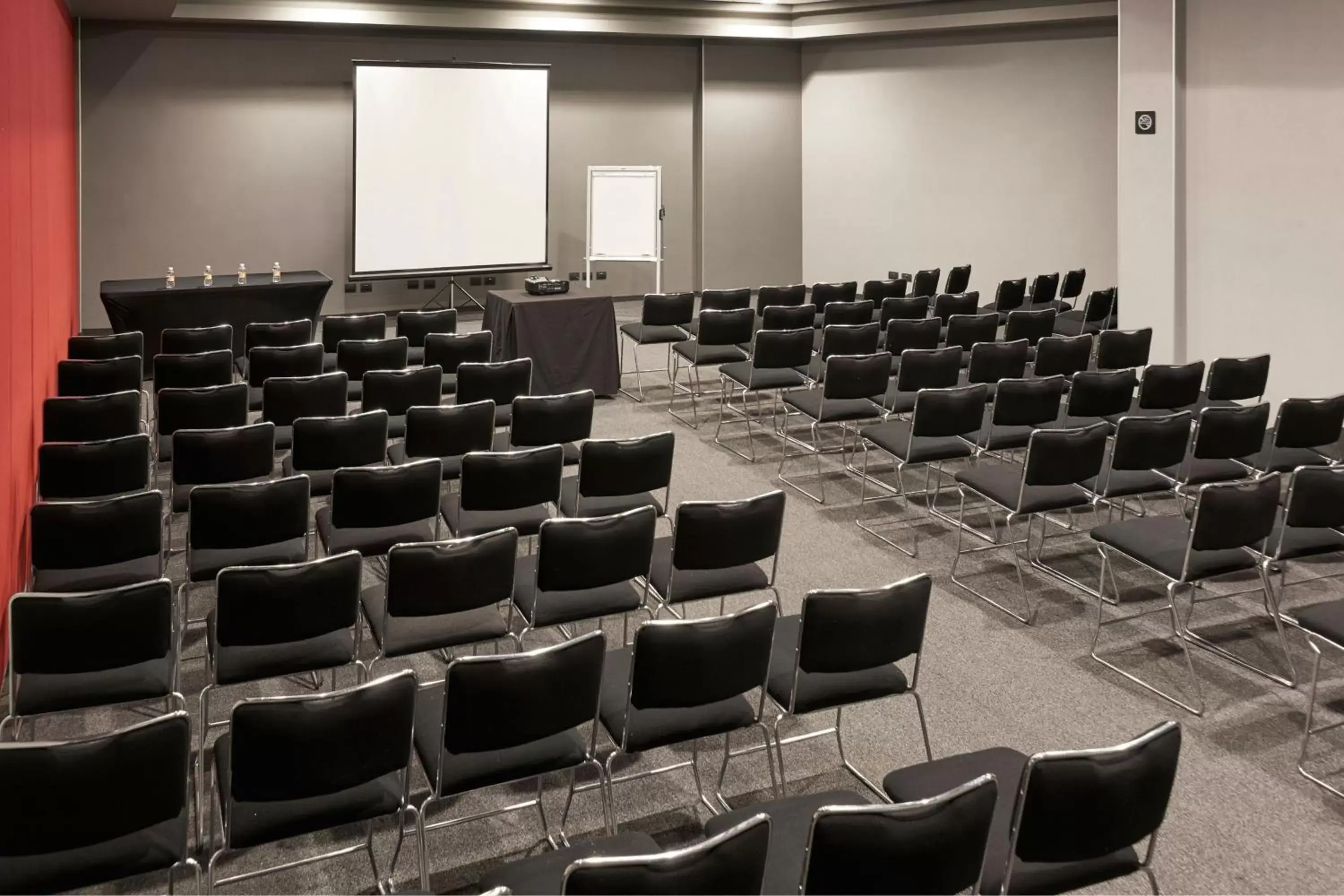 Meeting/conference room in City Express Plus by Marriott Guadalajara Expo