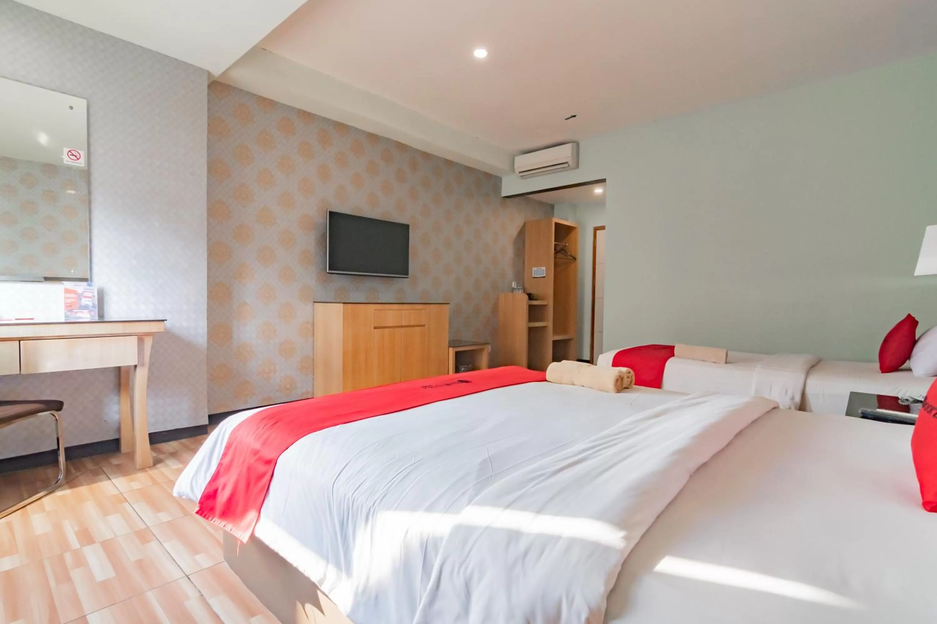 Bedroom, Bed in RedDoorz Premium near Bandung Station