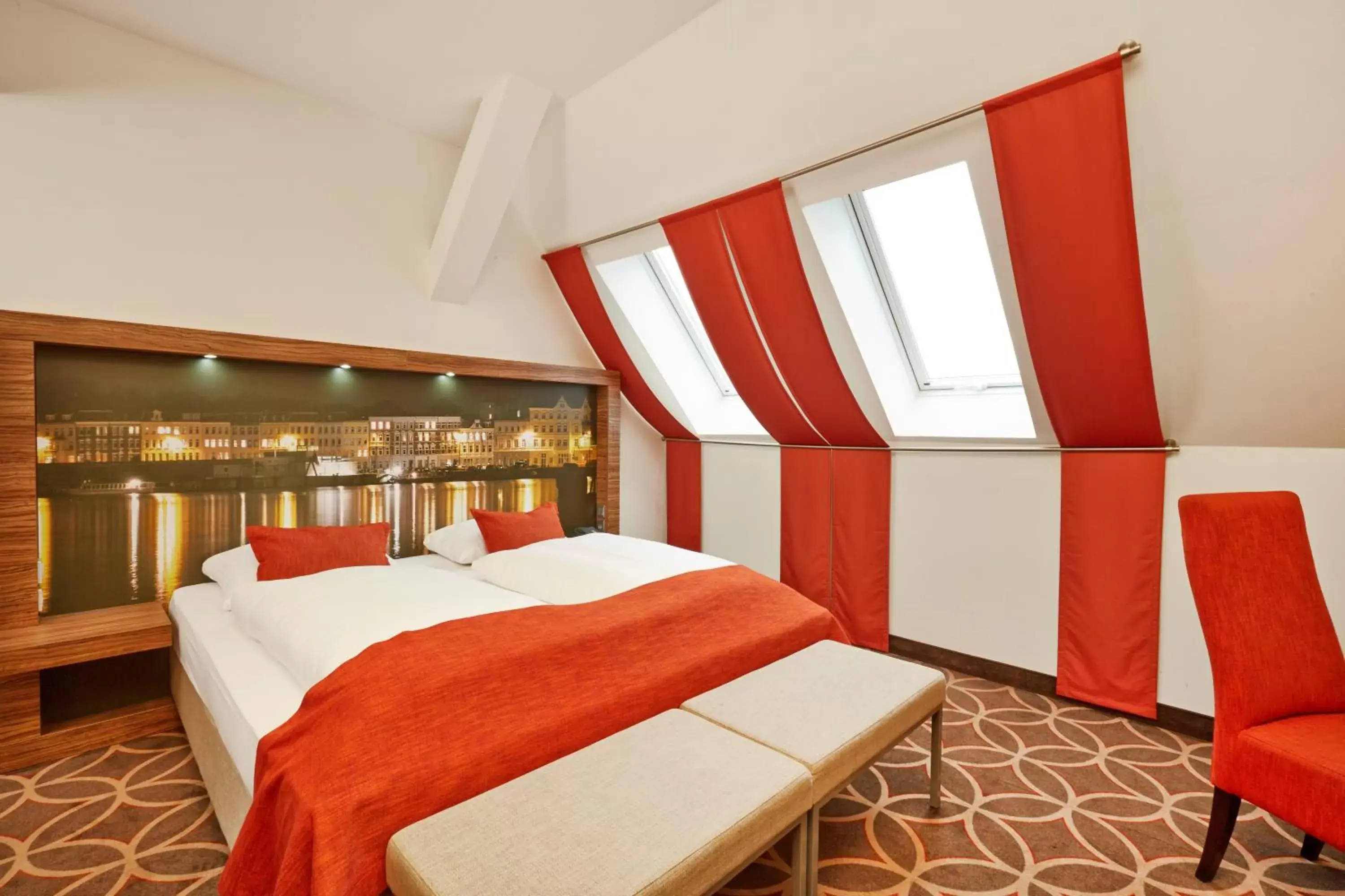 Photo of the whole room, Bed in H+ Hotel Lübeck