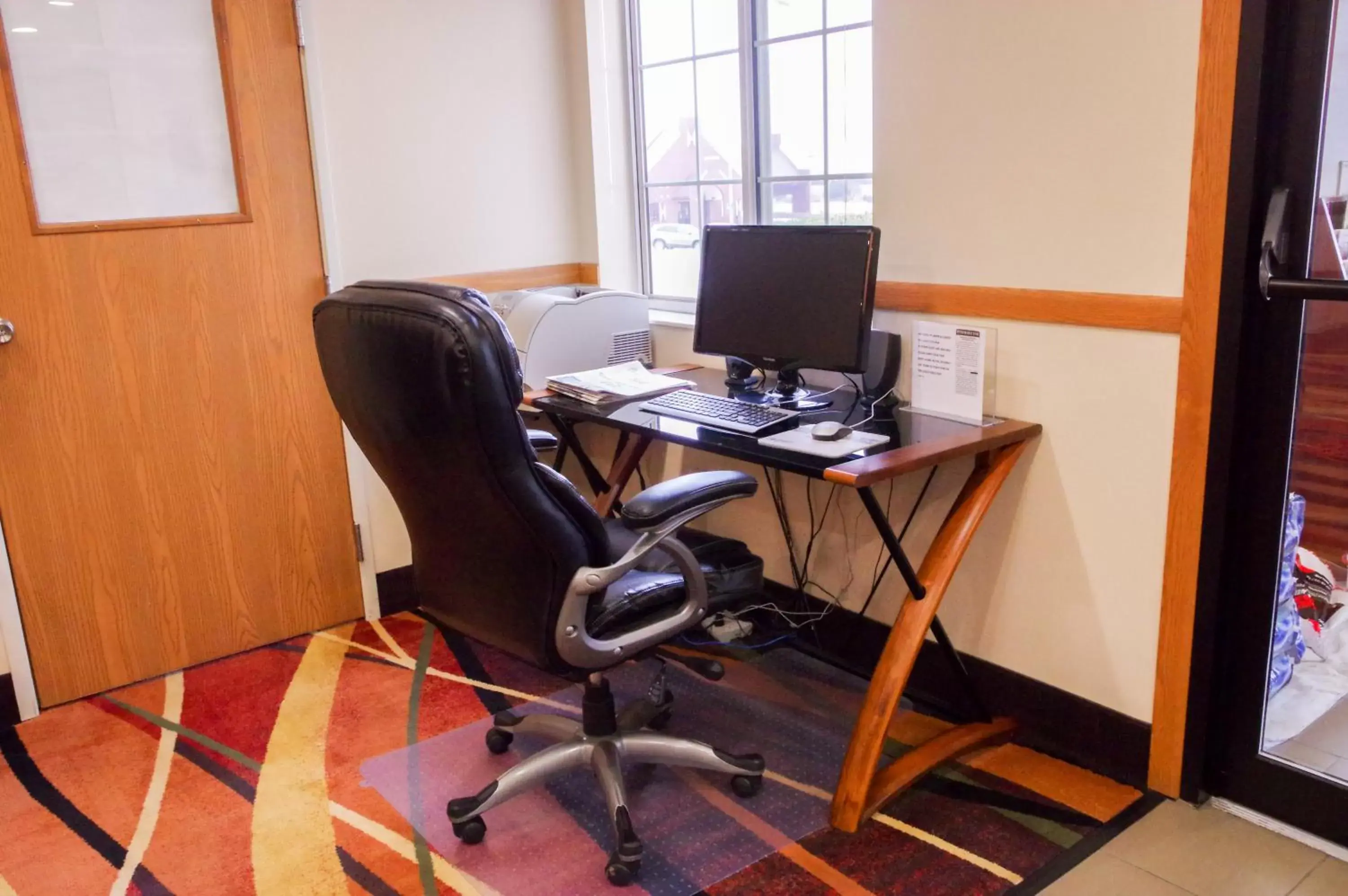 Business Area/Conference Room in DUTCH INN AND SUITES
