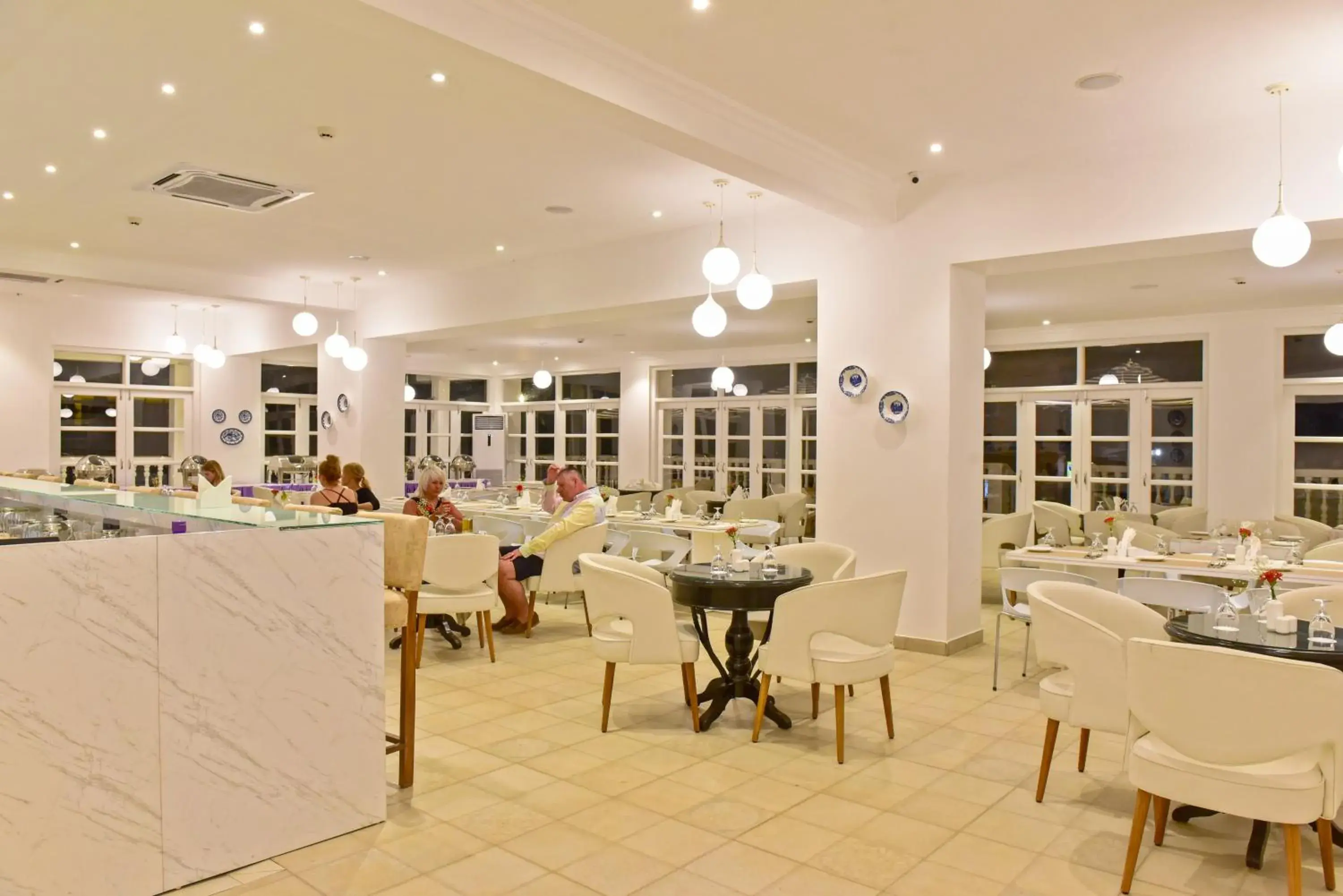 Restaurant/Places to Eat in Silver Sands Serenity