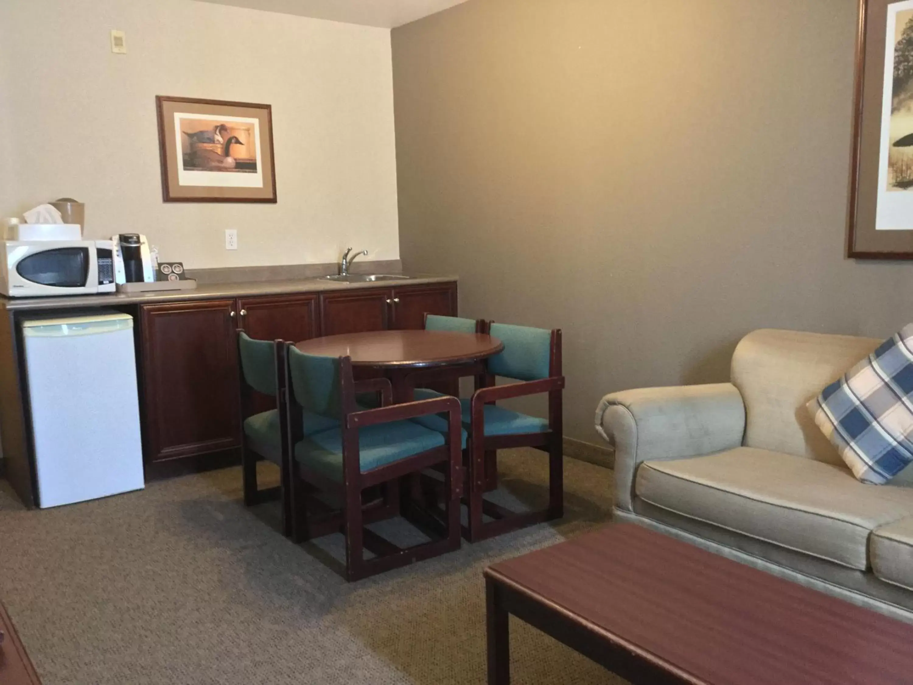 Photo of the whole room in Super 8 by Wyndham Portage La Prairie MB