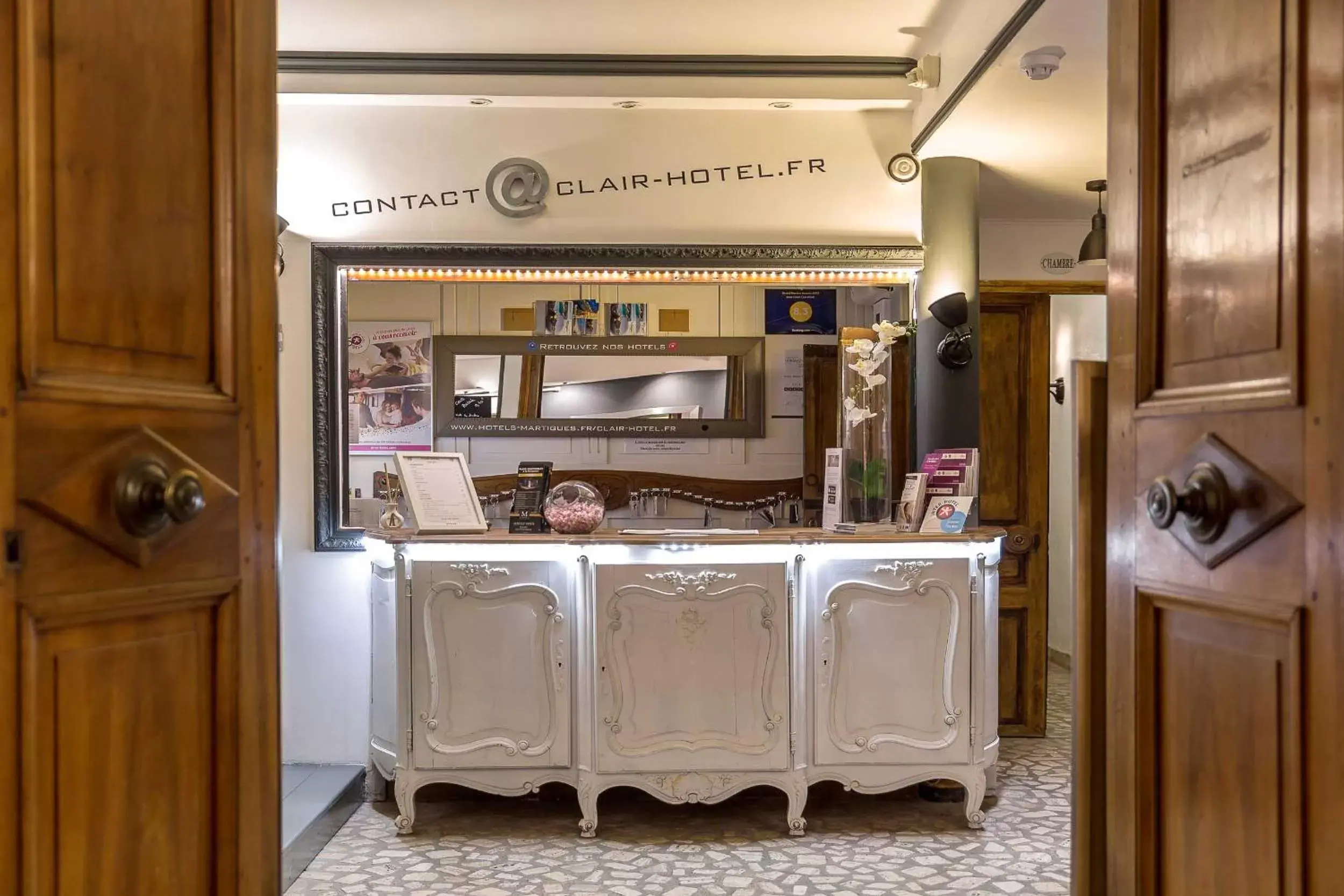 Lobby or reception in The Originals Boutique, Clair Hôtel, Martigues (Inter-Hotel)