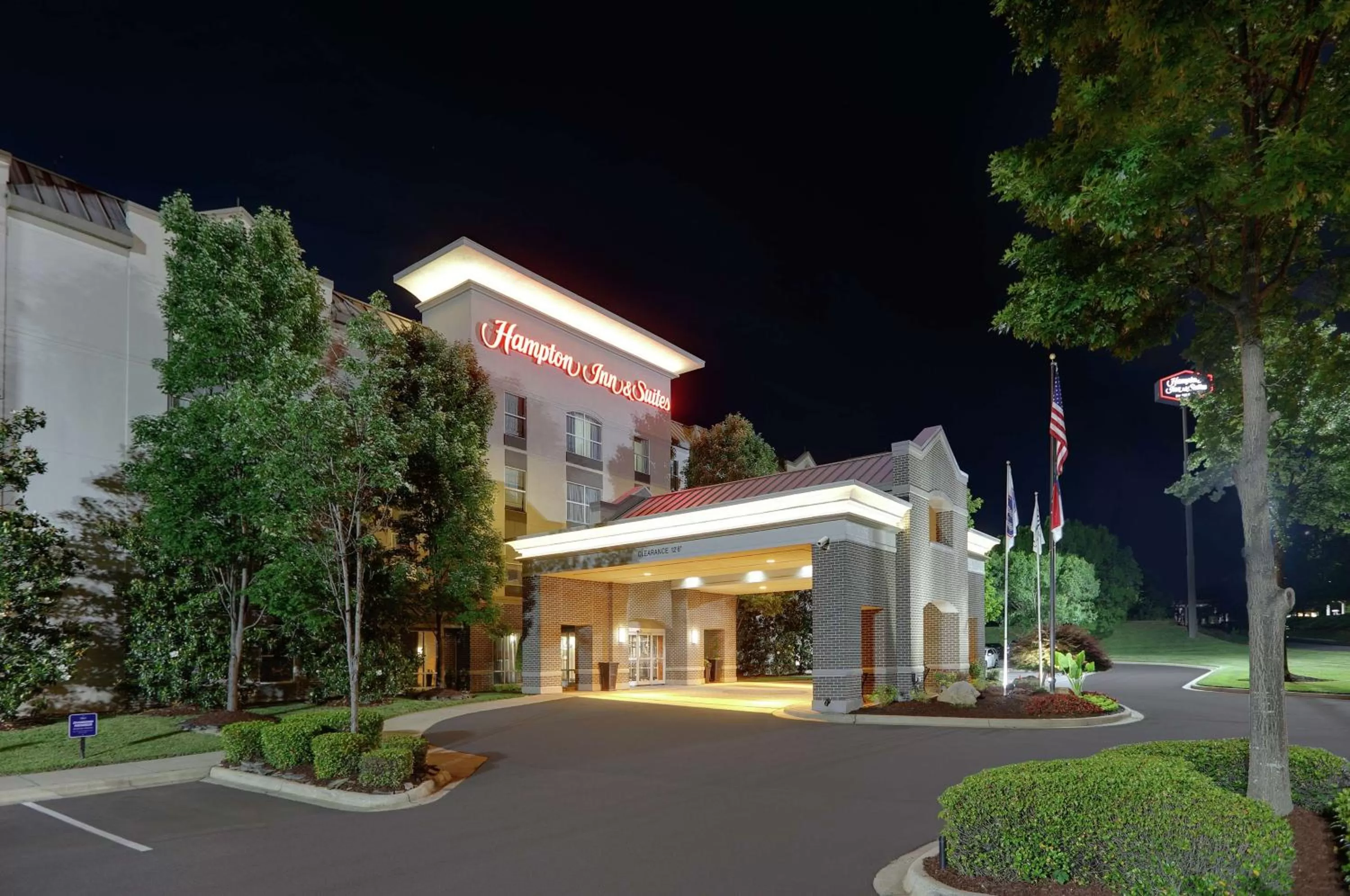 Property building in Hampton Inn & Suites Mooresville