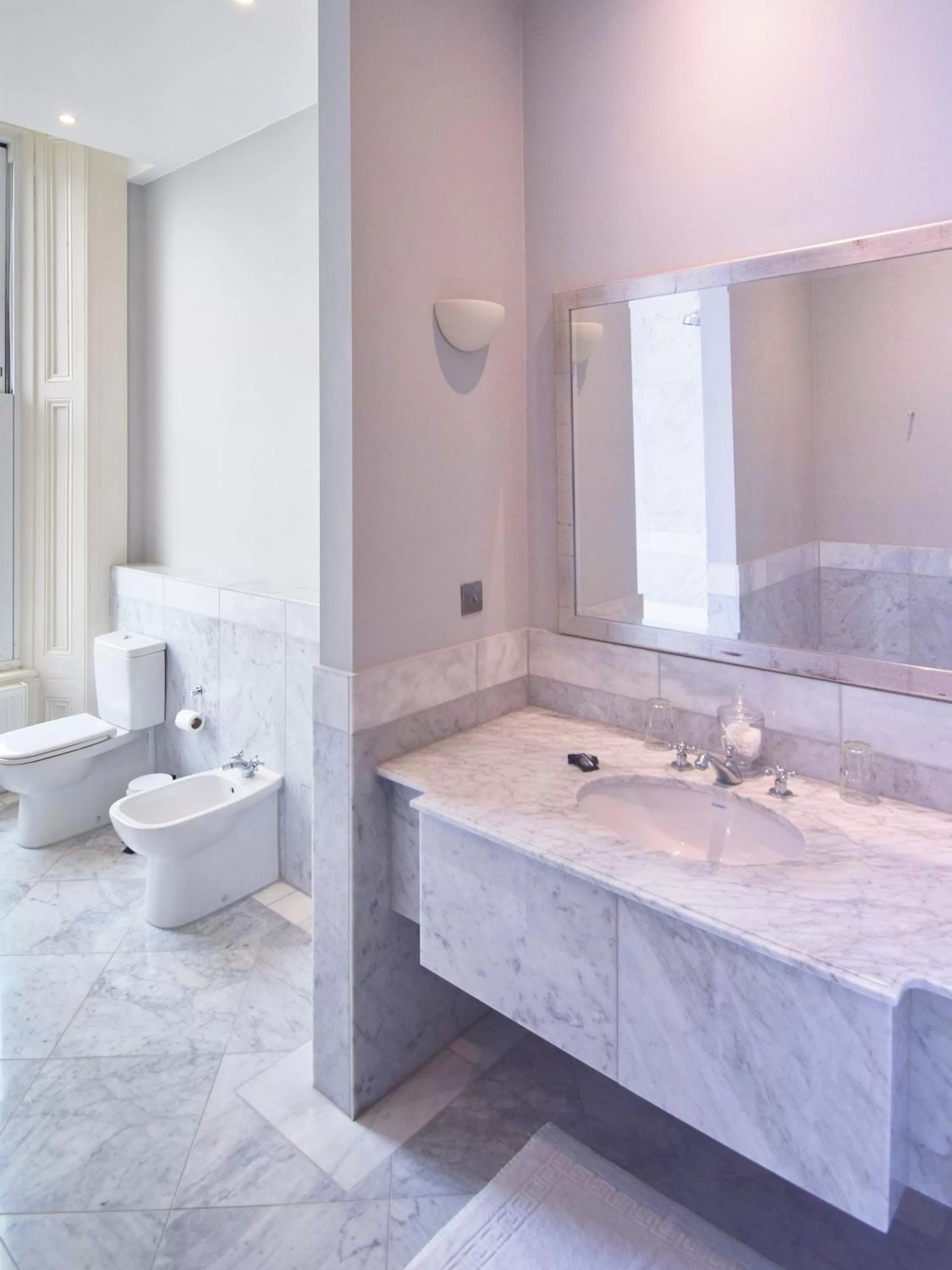 Toilet in The Chatsworth Hotel