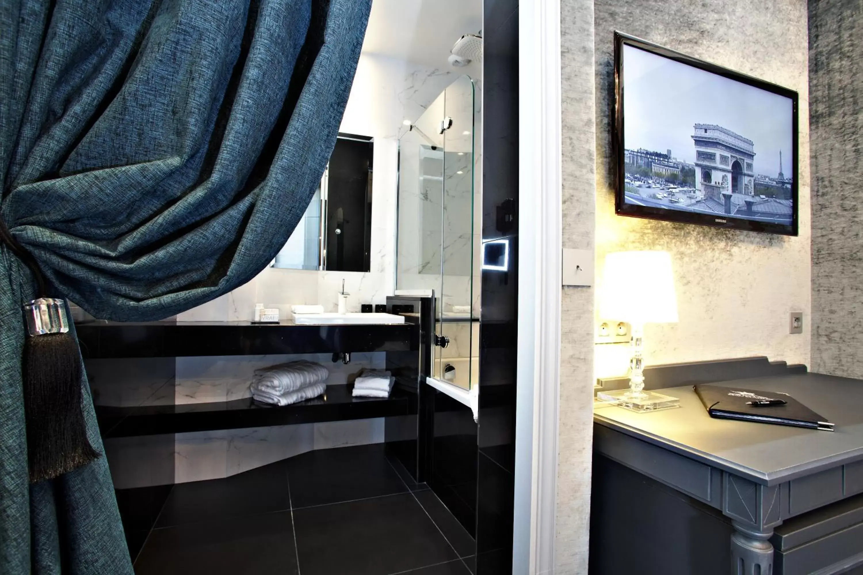 Bathroom, Business Area/Conference Room in Maison Albar Hotels Le Champs-Elysées