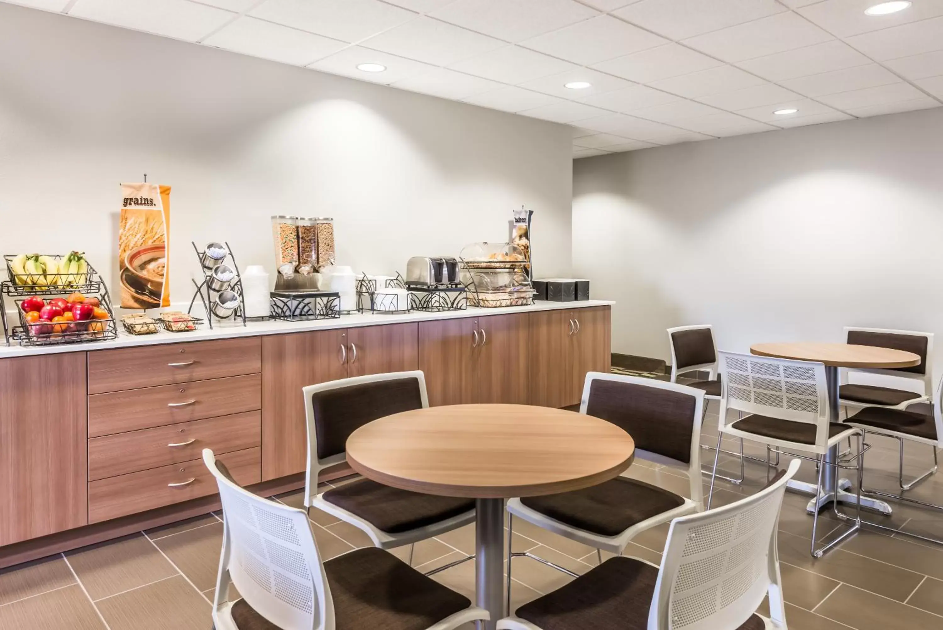 Continental breakfast, Restaurant/Places to Eat in Microtel Inn & Suites by Wyndham Beaver Falls