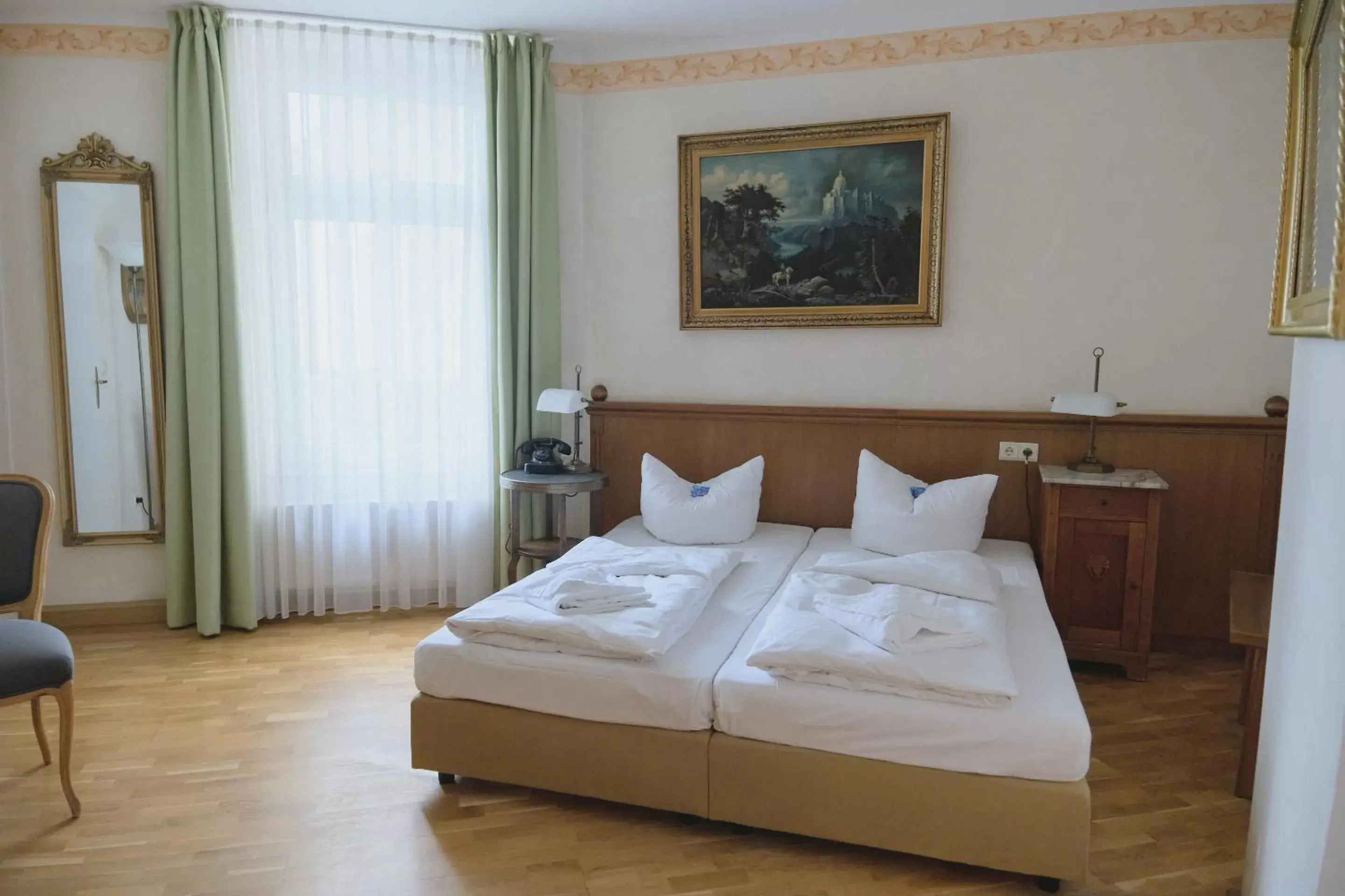 Photo of the whole room, Bed in Jahrhunderthotel Leipzig