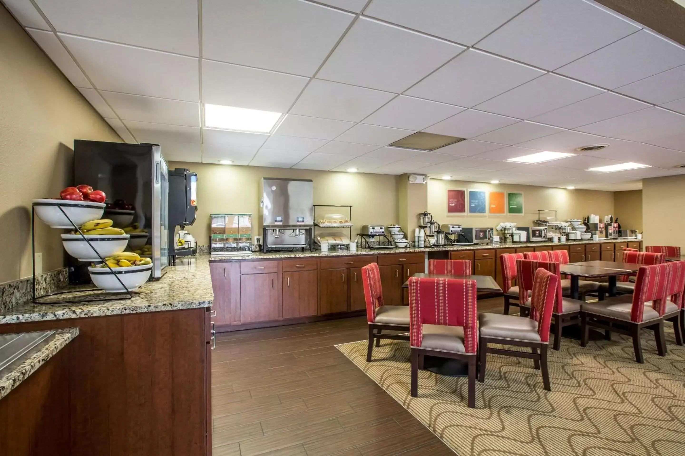 Restaurant/Places to Eat in Comfort Inn & Suites at Dollywood Lane