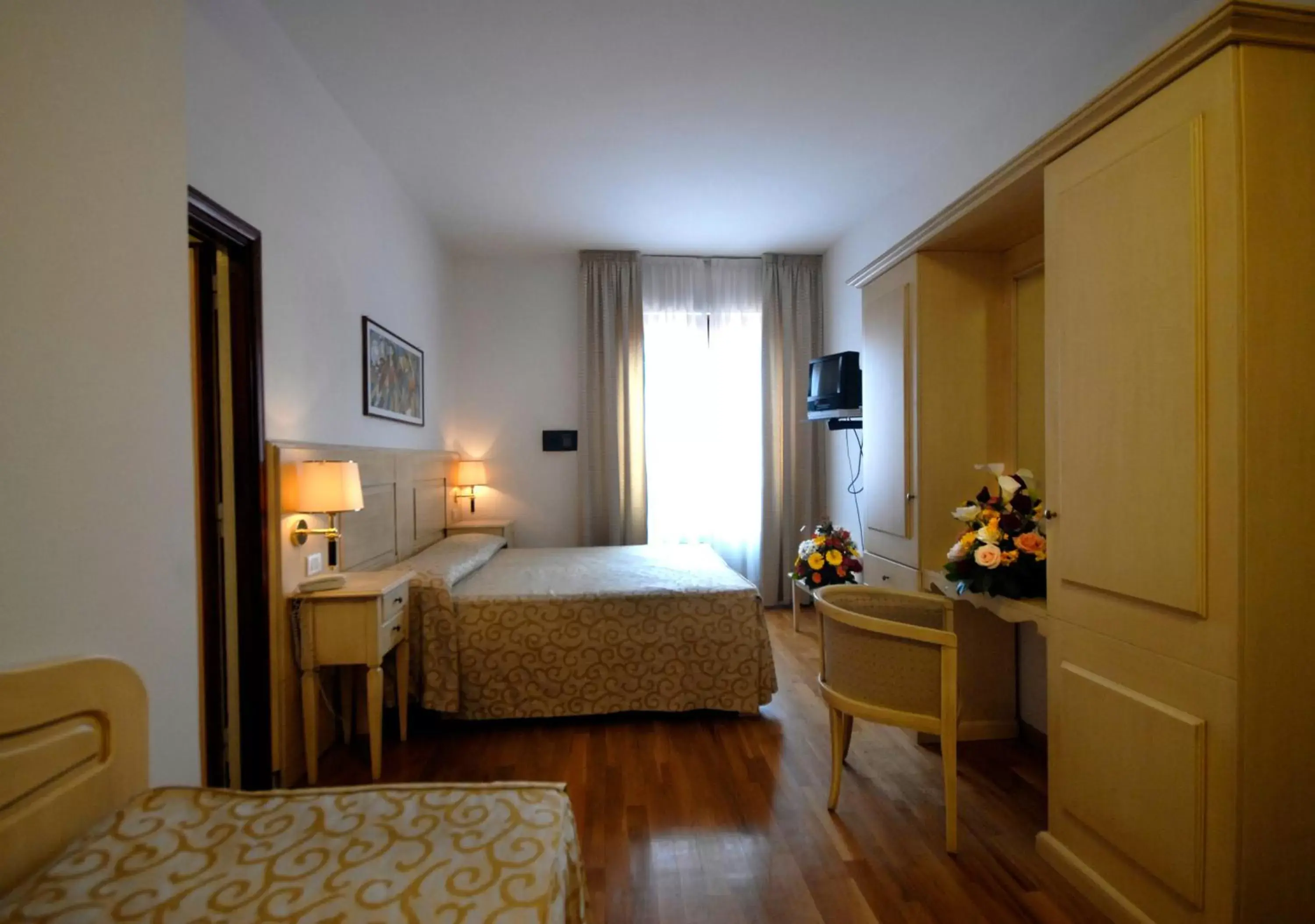 Photo of the whole room, Bed in Grand Hotel Duomo Photo of the whole room, Bed in Grand Hotel Duomo