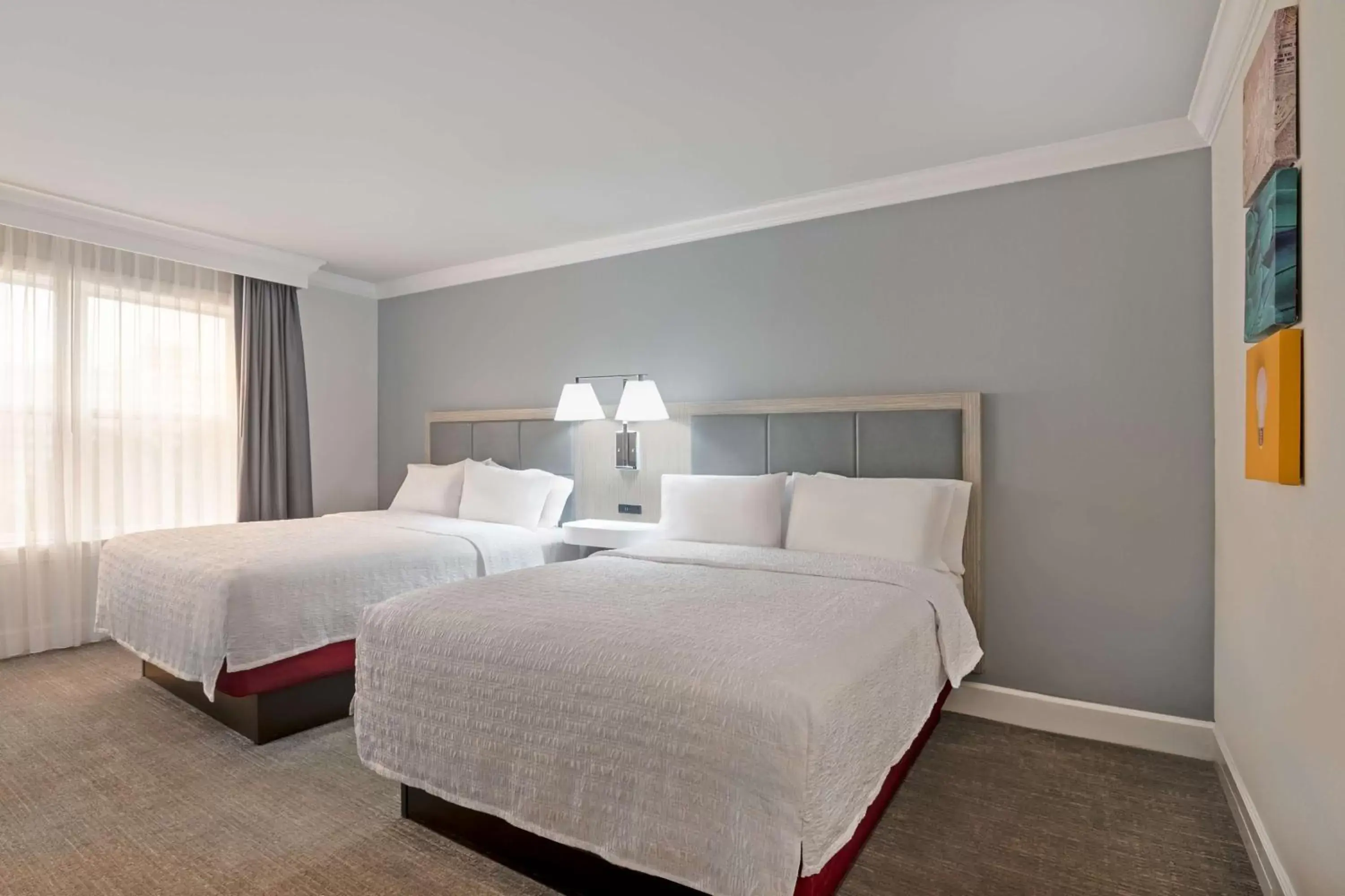 Bed in Hampton Inn & Suites Stamford