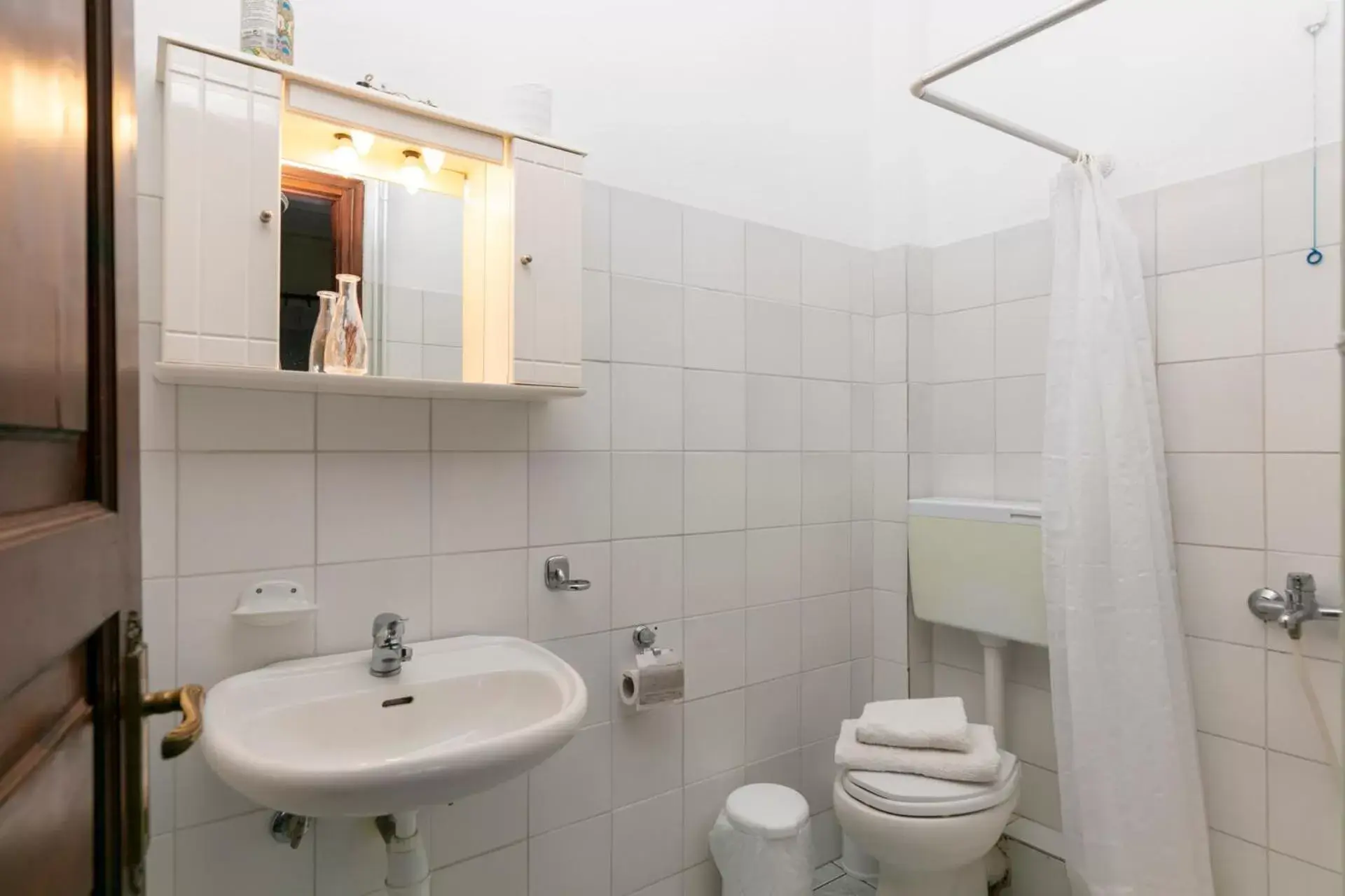 Bathroom in Acropolis Hotel