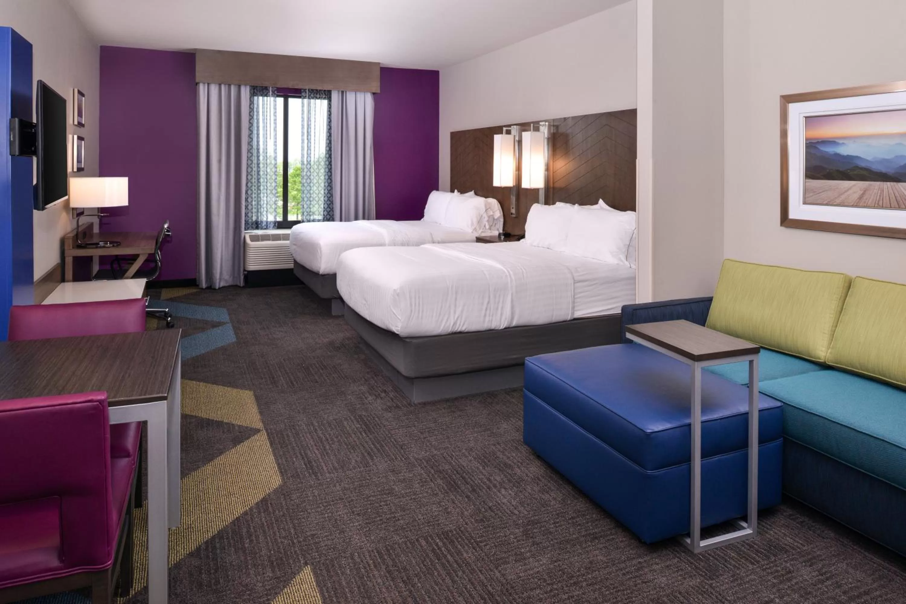 Photo of the whole room, Bed in Holiday Inn Express and Suites Bryant - Benton Area by IHG
