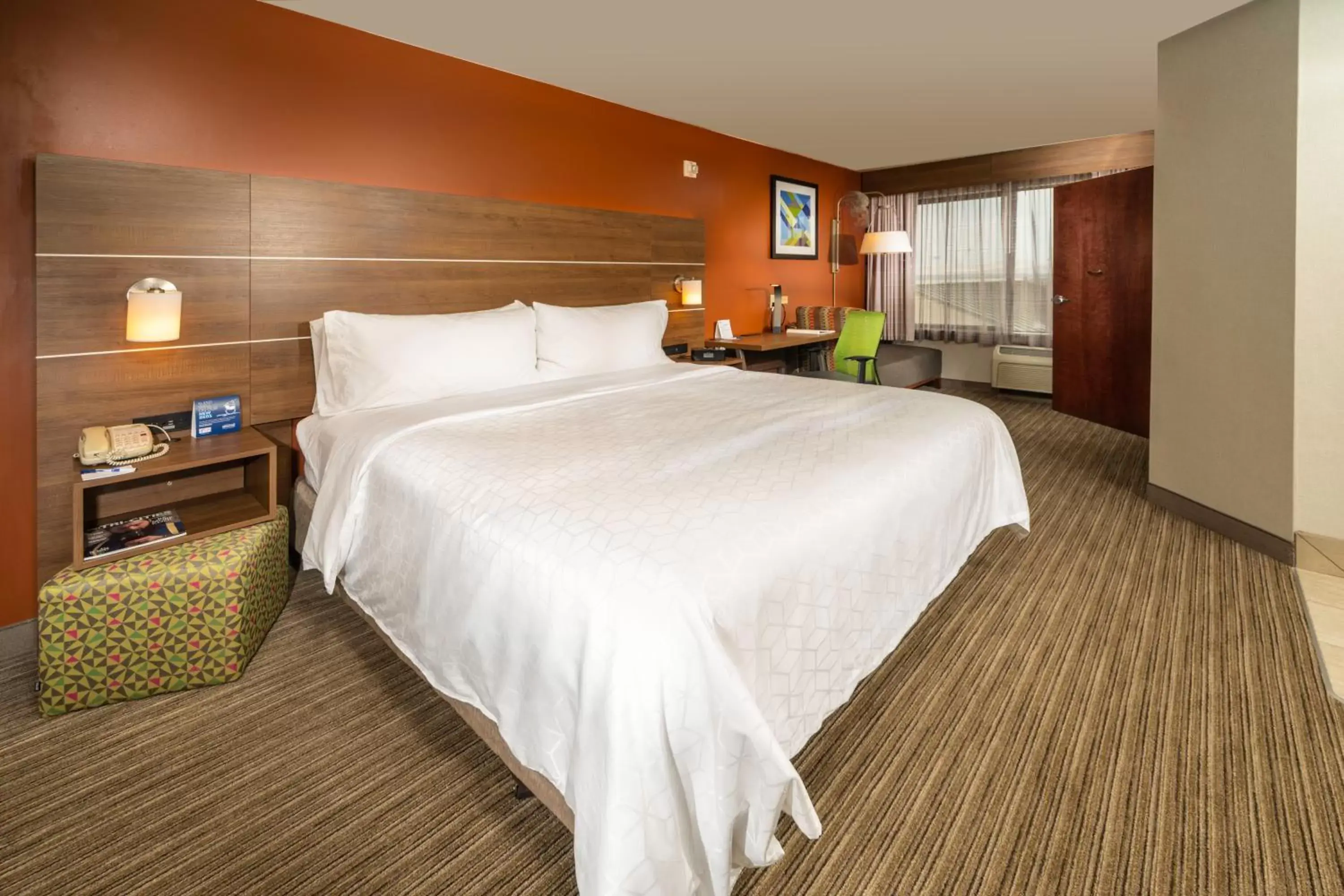 Bed in Holiday Inn Express Hotel & Suites Pasco-TriCities, an IHG Hotel